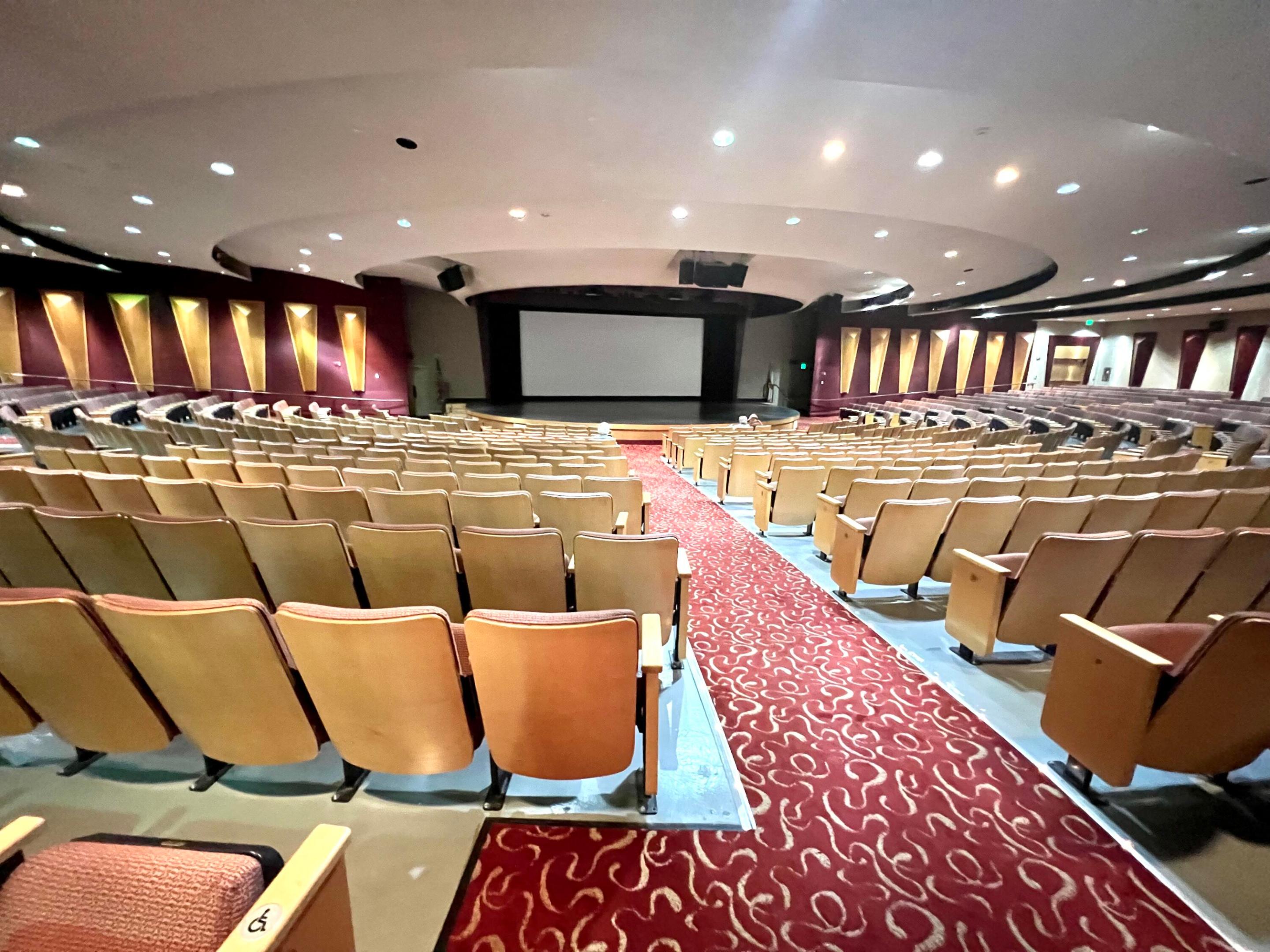 87 WYNMOOR COVERED SEATING AREAS CLOSE T