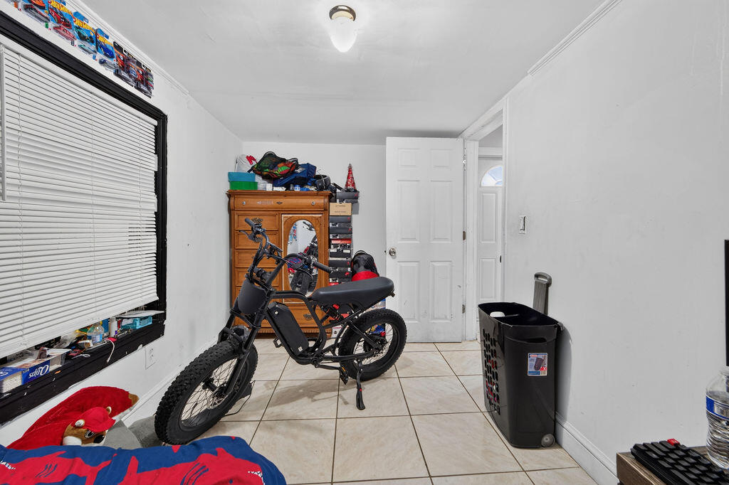 223NFstreetlakeworth-040