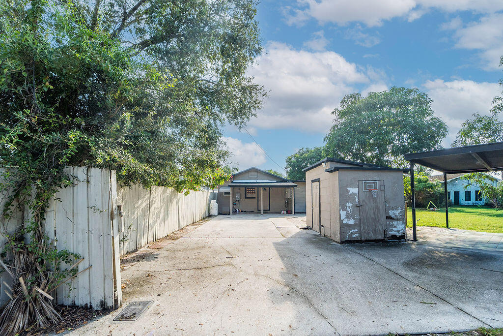 223NFstreetlakeworth-002