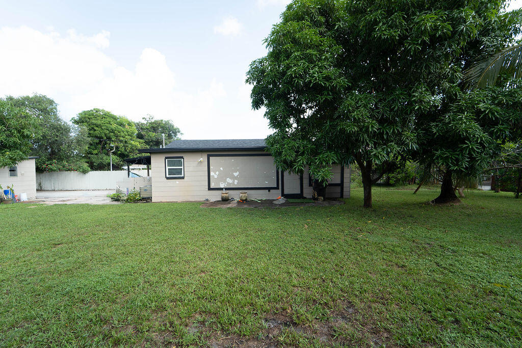 223NFstreetlakeworth-011