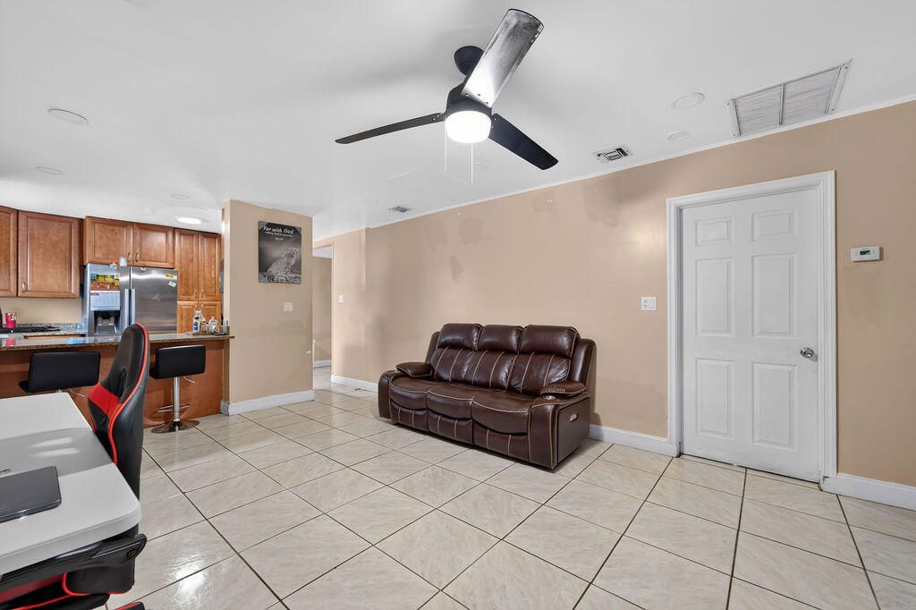 223NFstreetlakeworth-032
