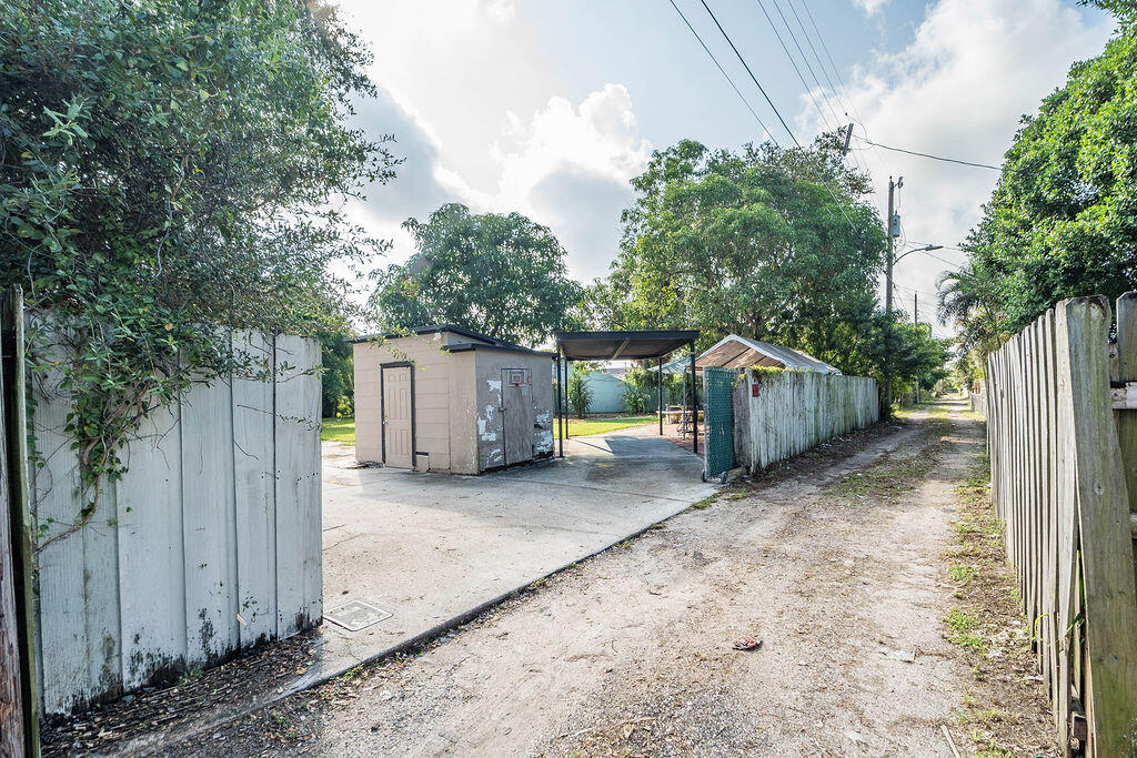 223NFstreetlakeworth-003