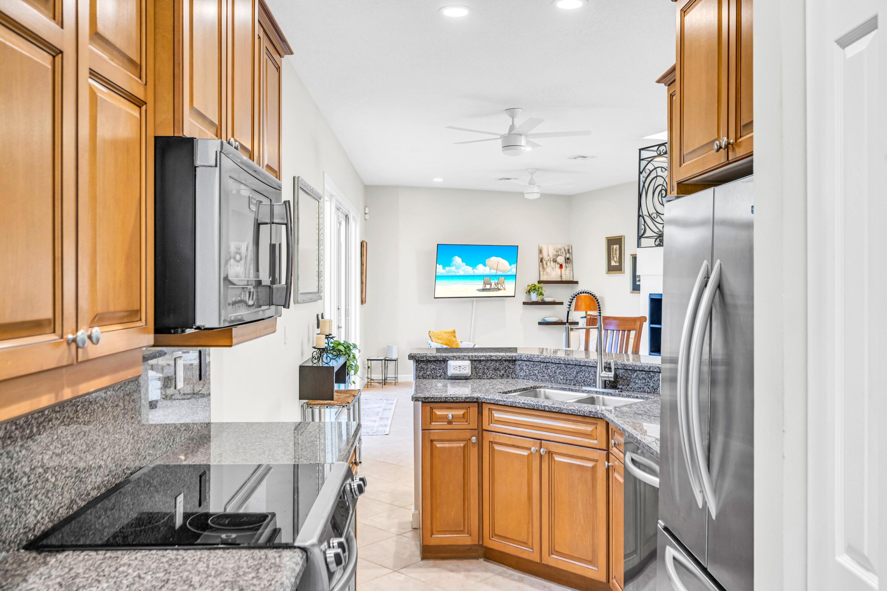 1627 E BROWARD BLVD-23