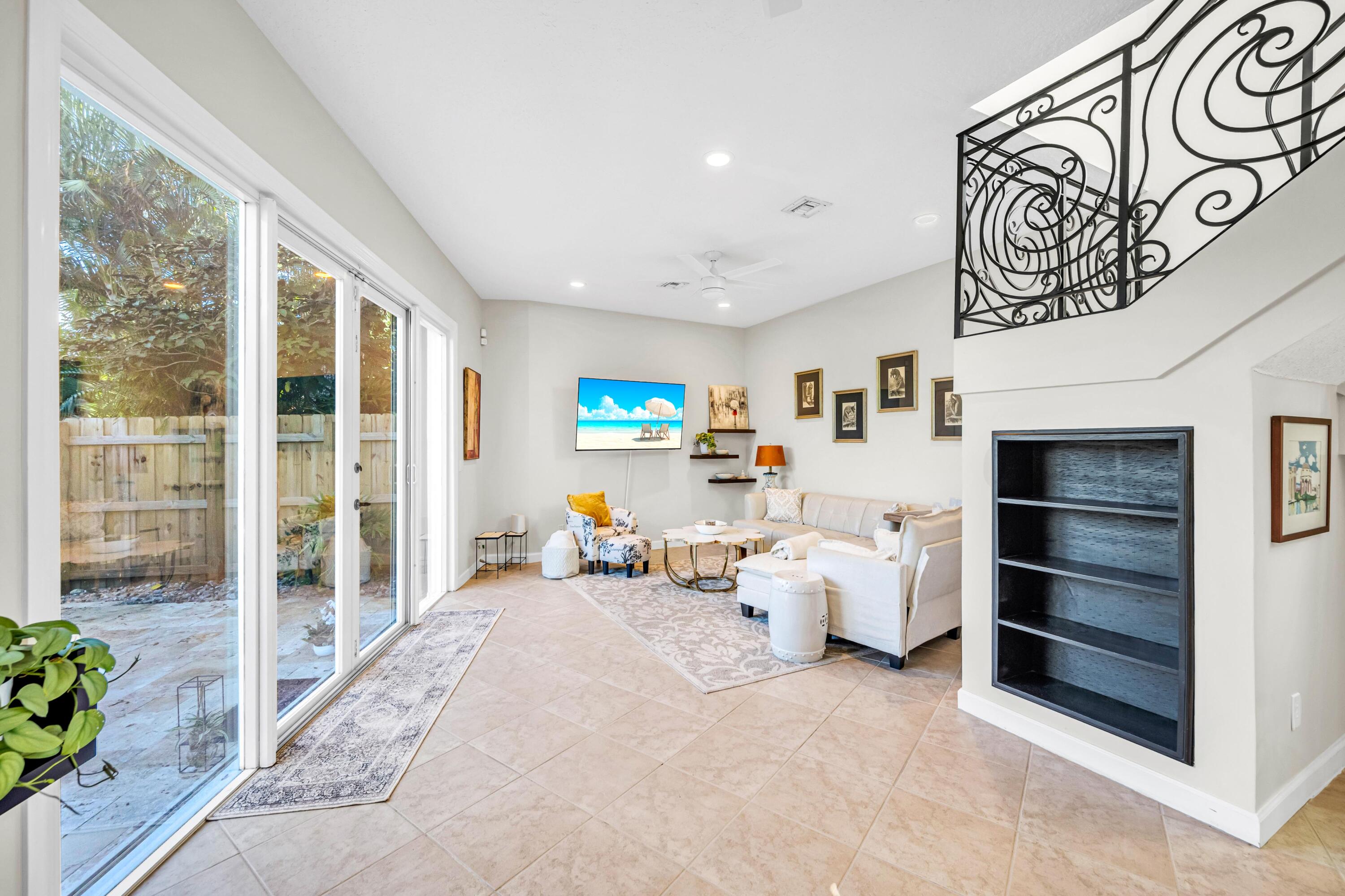 1627 E BROWARD BLVD-12