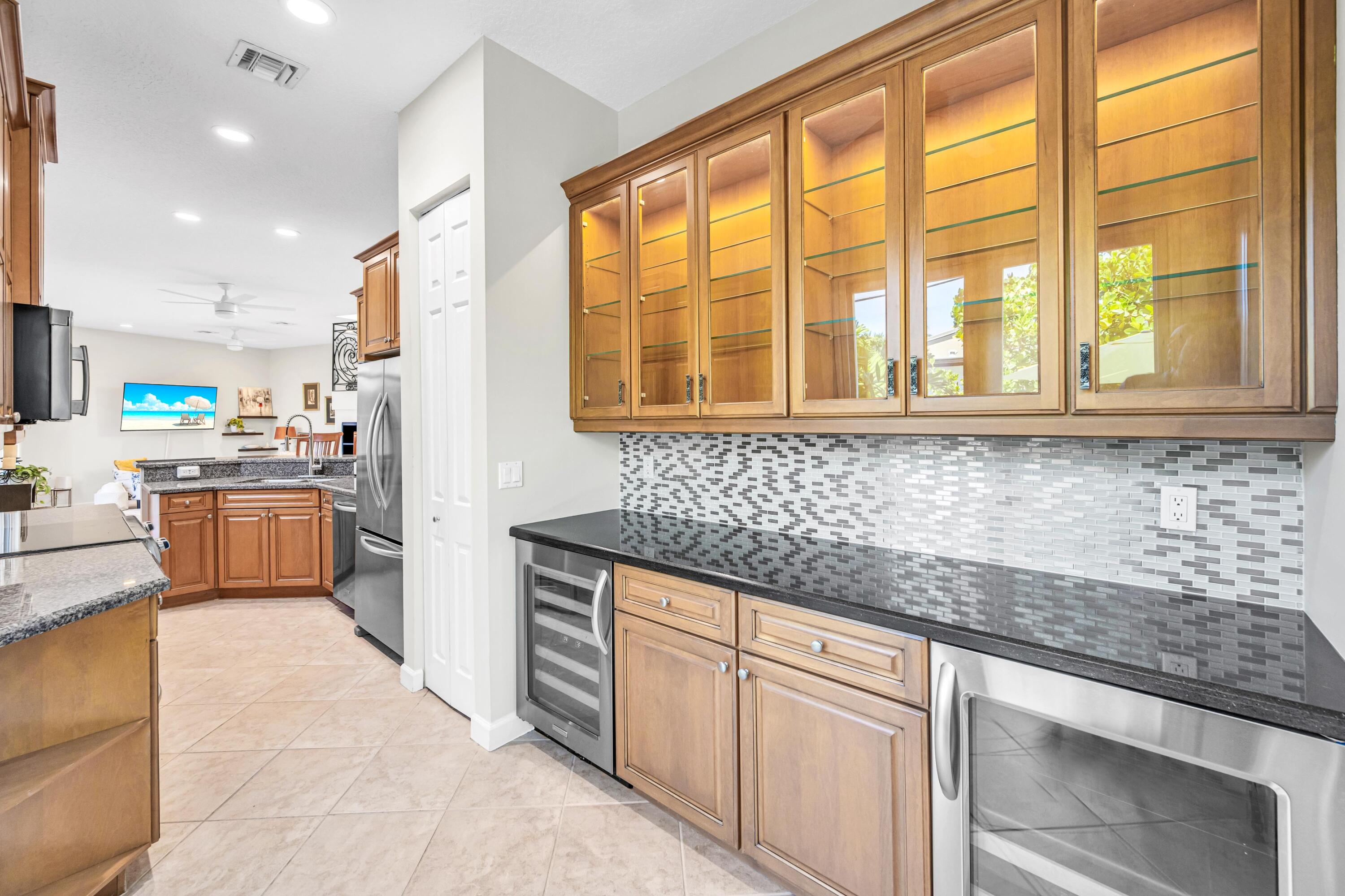 1627 E BROWARD BLVD-26