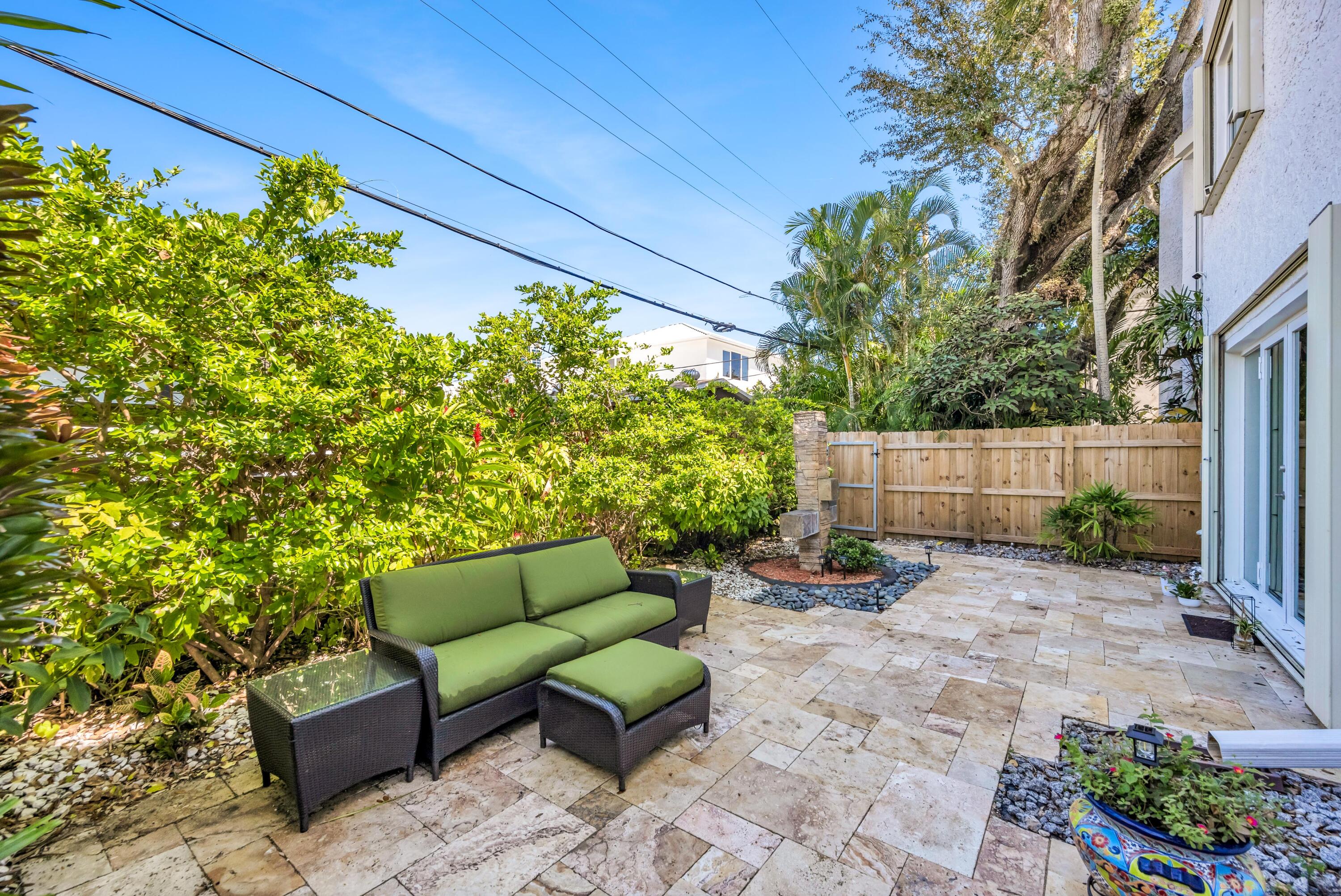 1627 E BROWARD BLVD-15