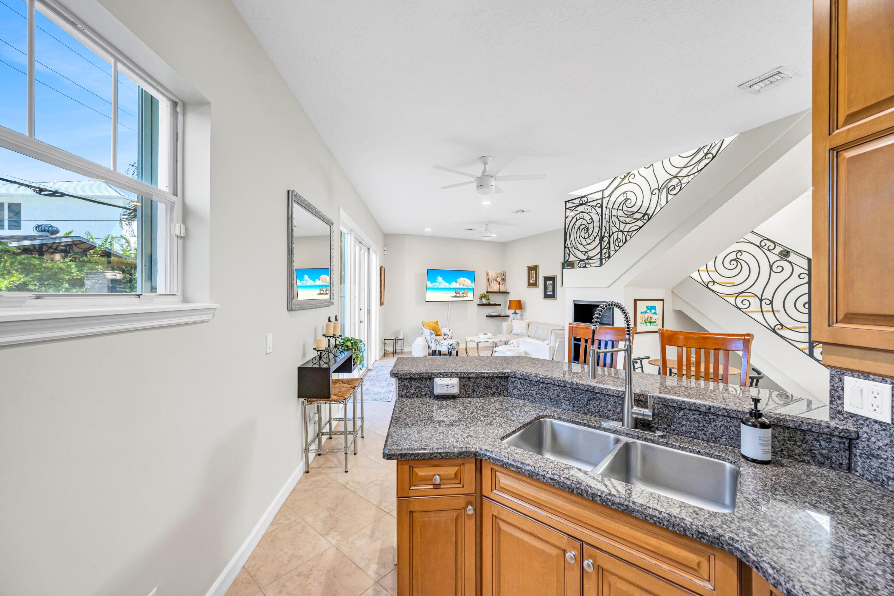 1627 E BROWARD BLVD-21