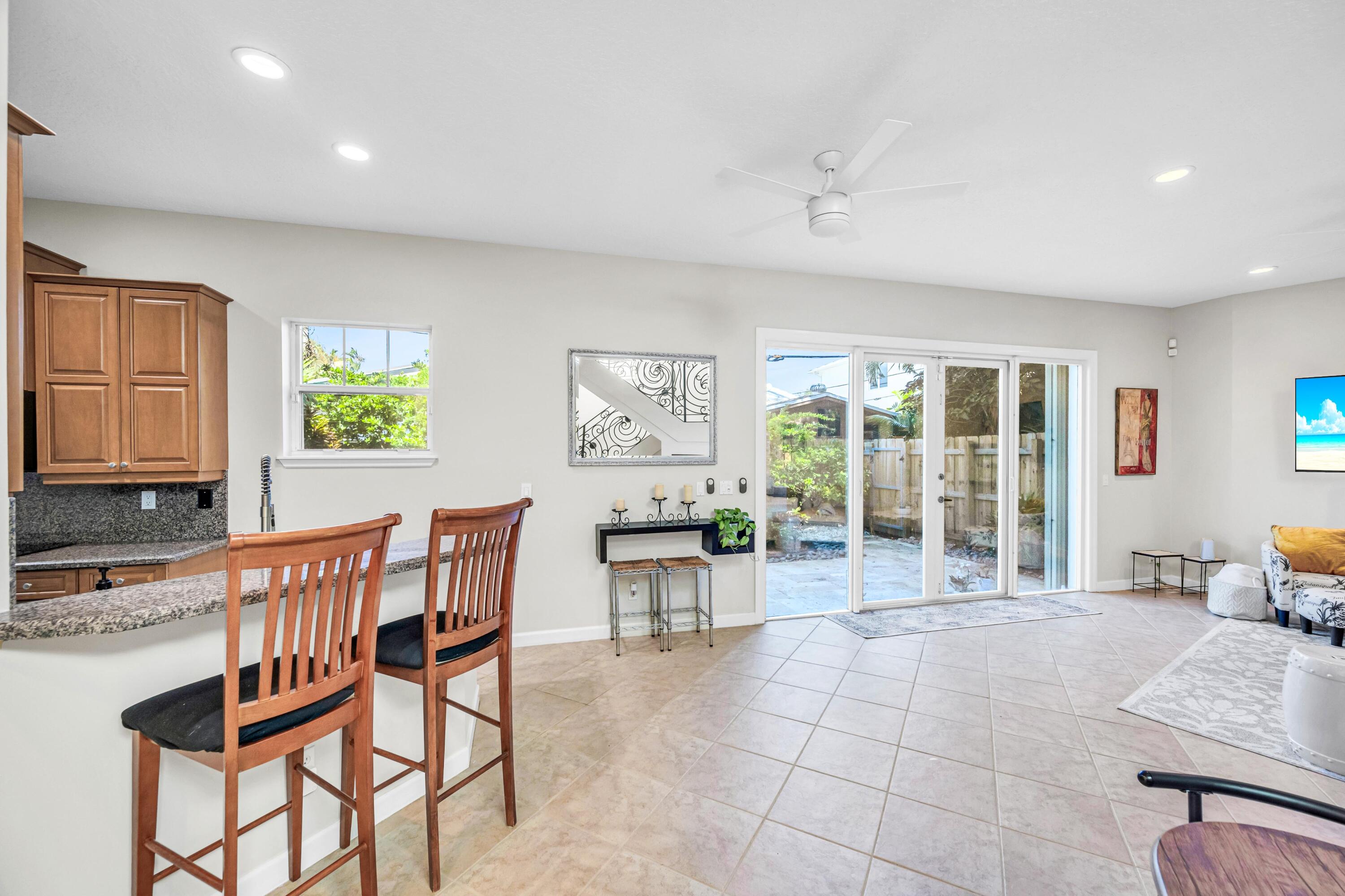 1627 E BROWARD BLVD-9