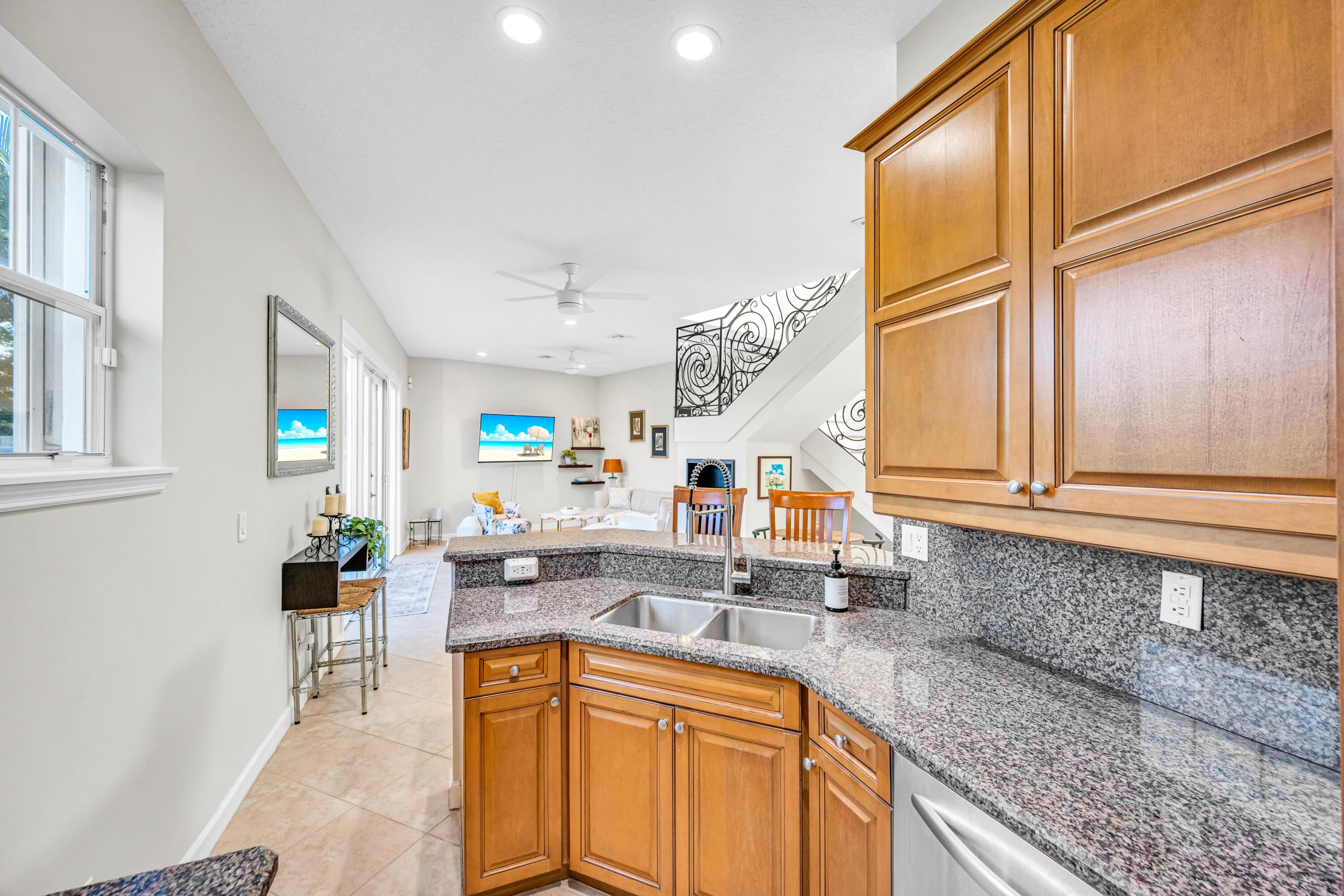1627 E BROWARD BLVD-22