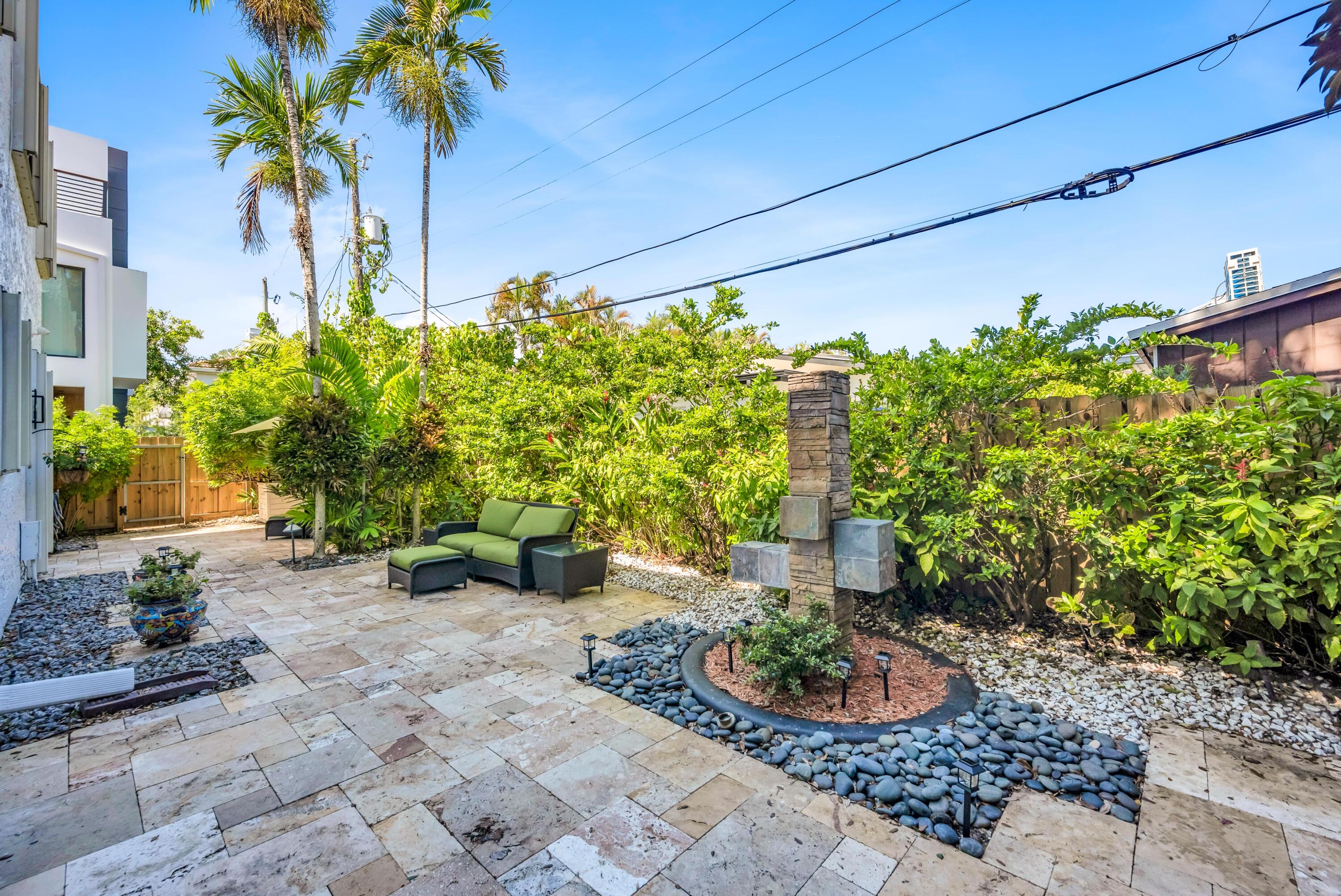 1627 E BROWARD BLVD-14