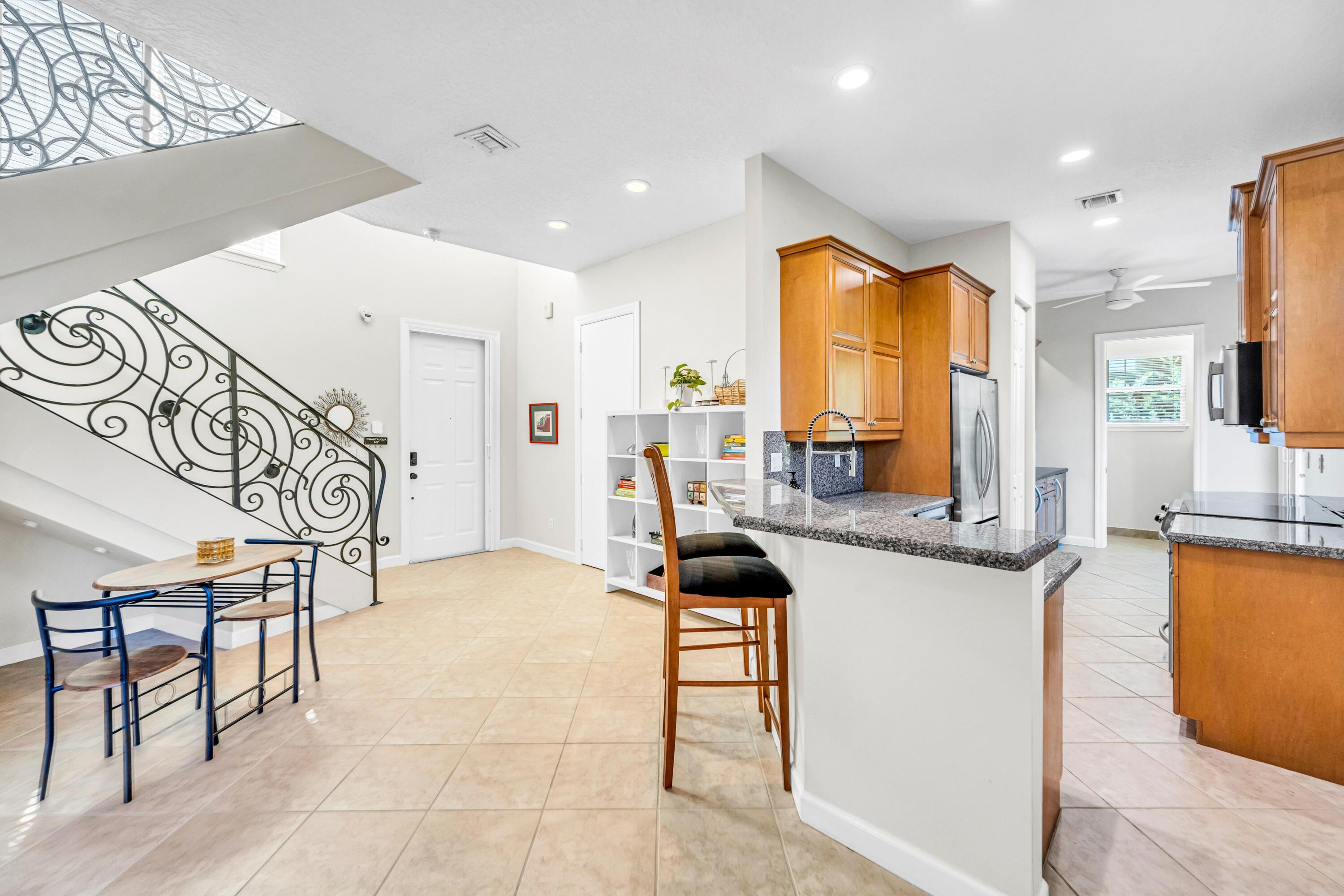 1627 E BROWARD BLVD-20