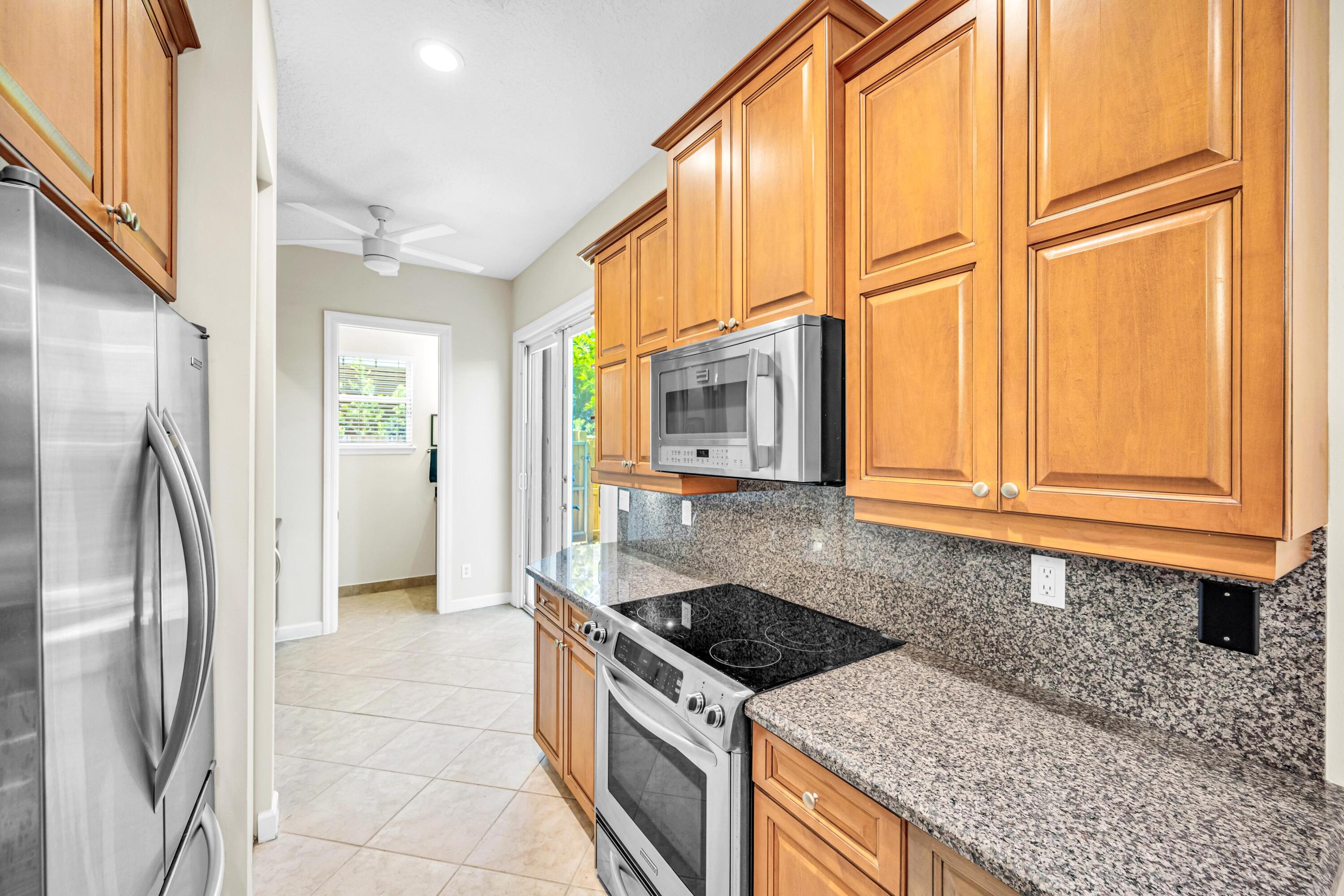 1627 E BROWARD BLVD-24