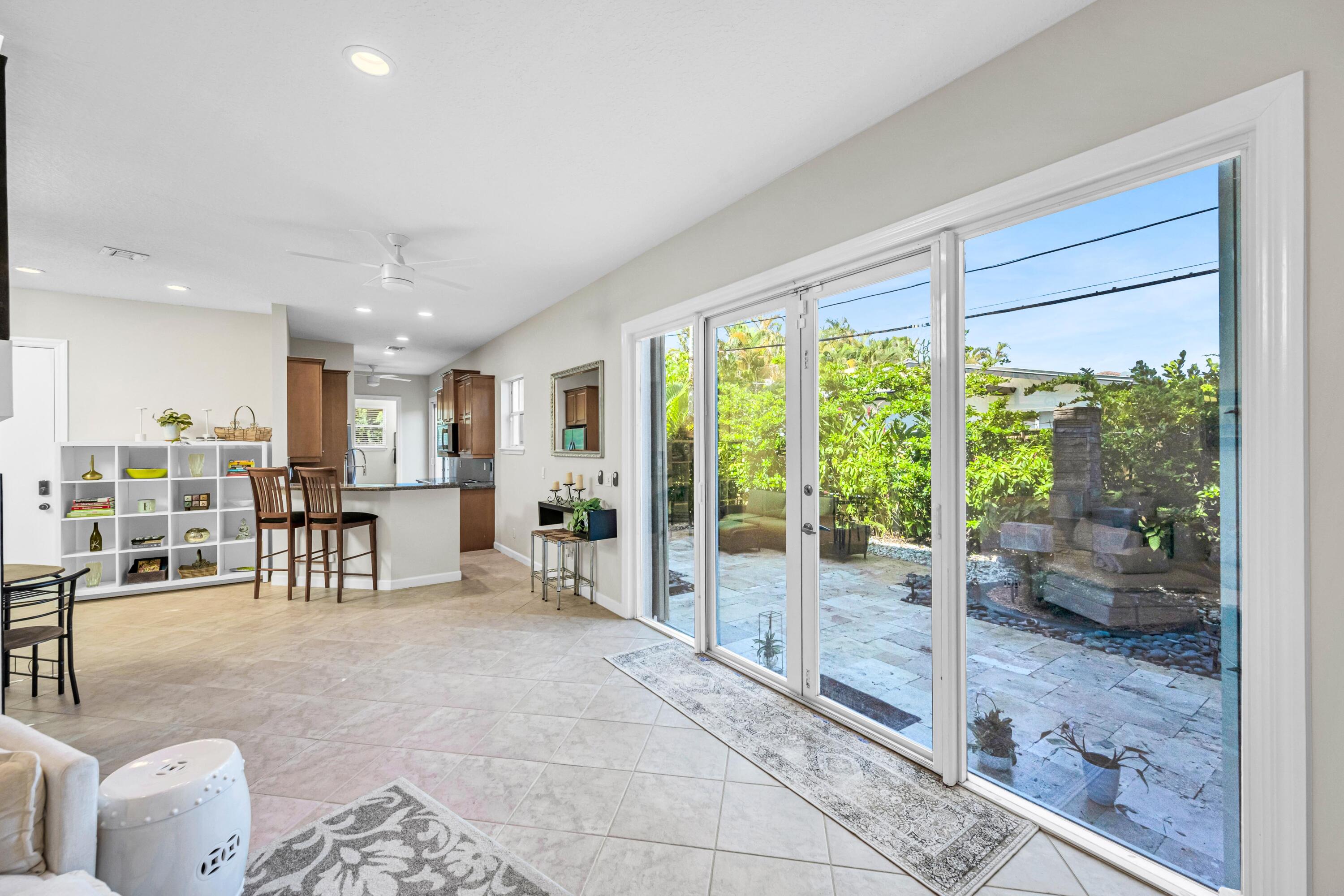 1627 E BROWARD BLVD-11