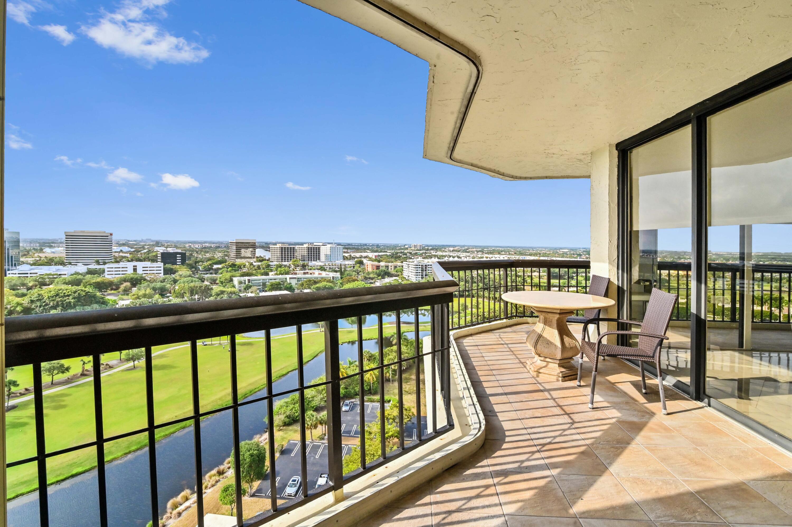 TERRACE WITH CITY VIEW