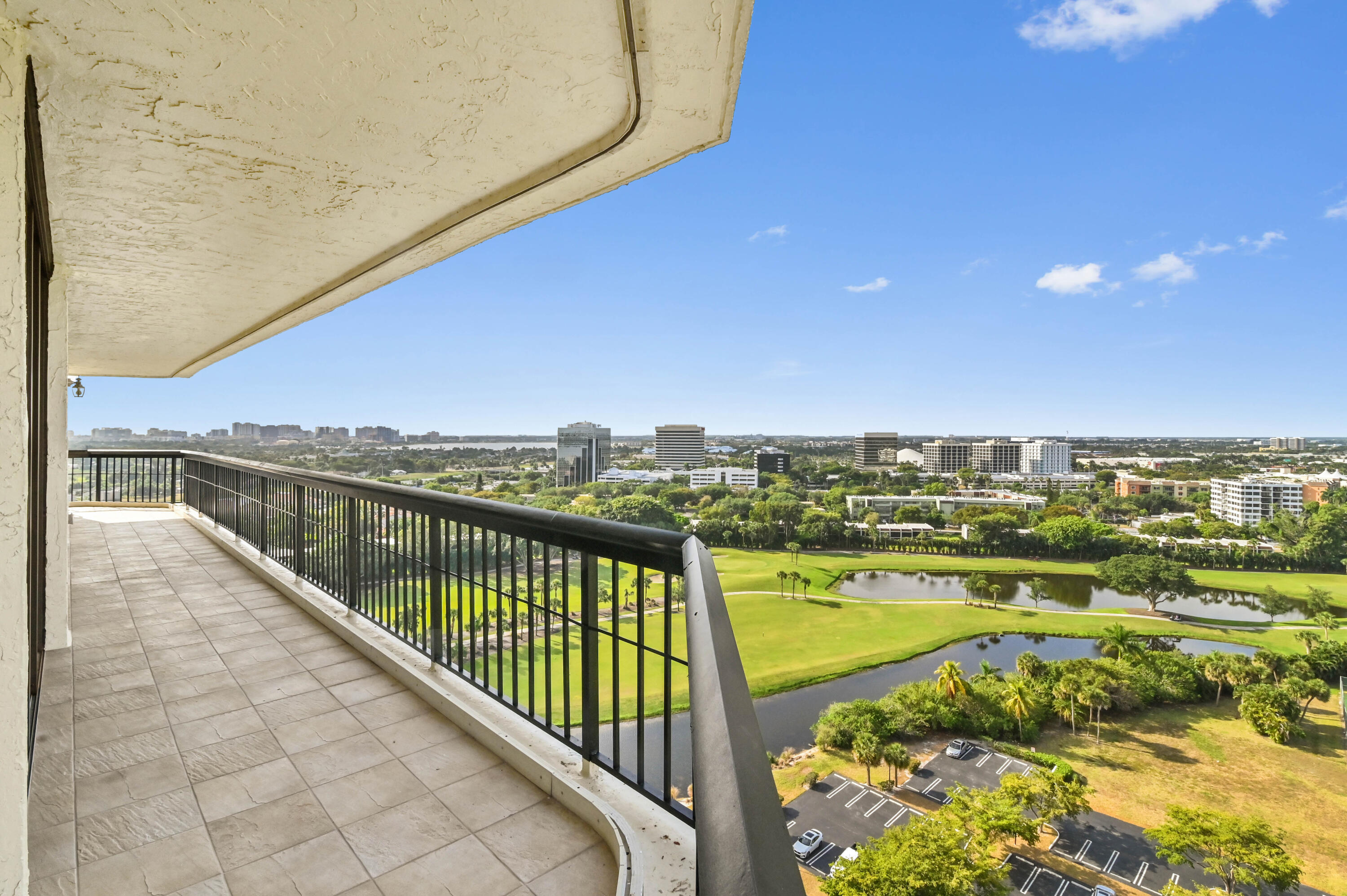 WRAP TERRACE W/VIEWS
