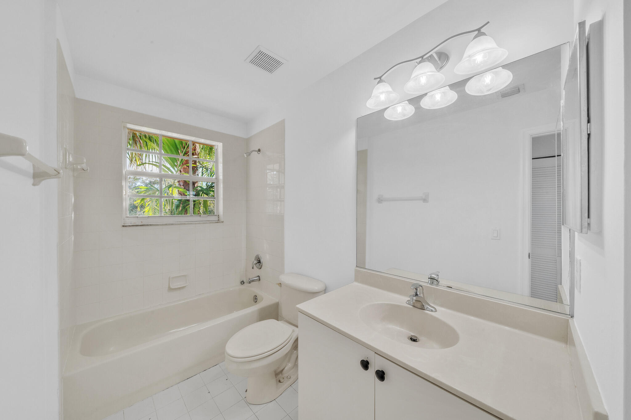 18 Guest Bathroom (2)