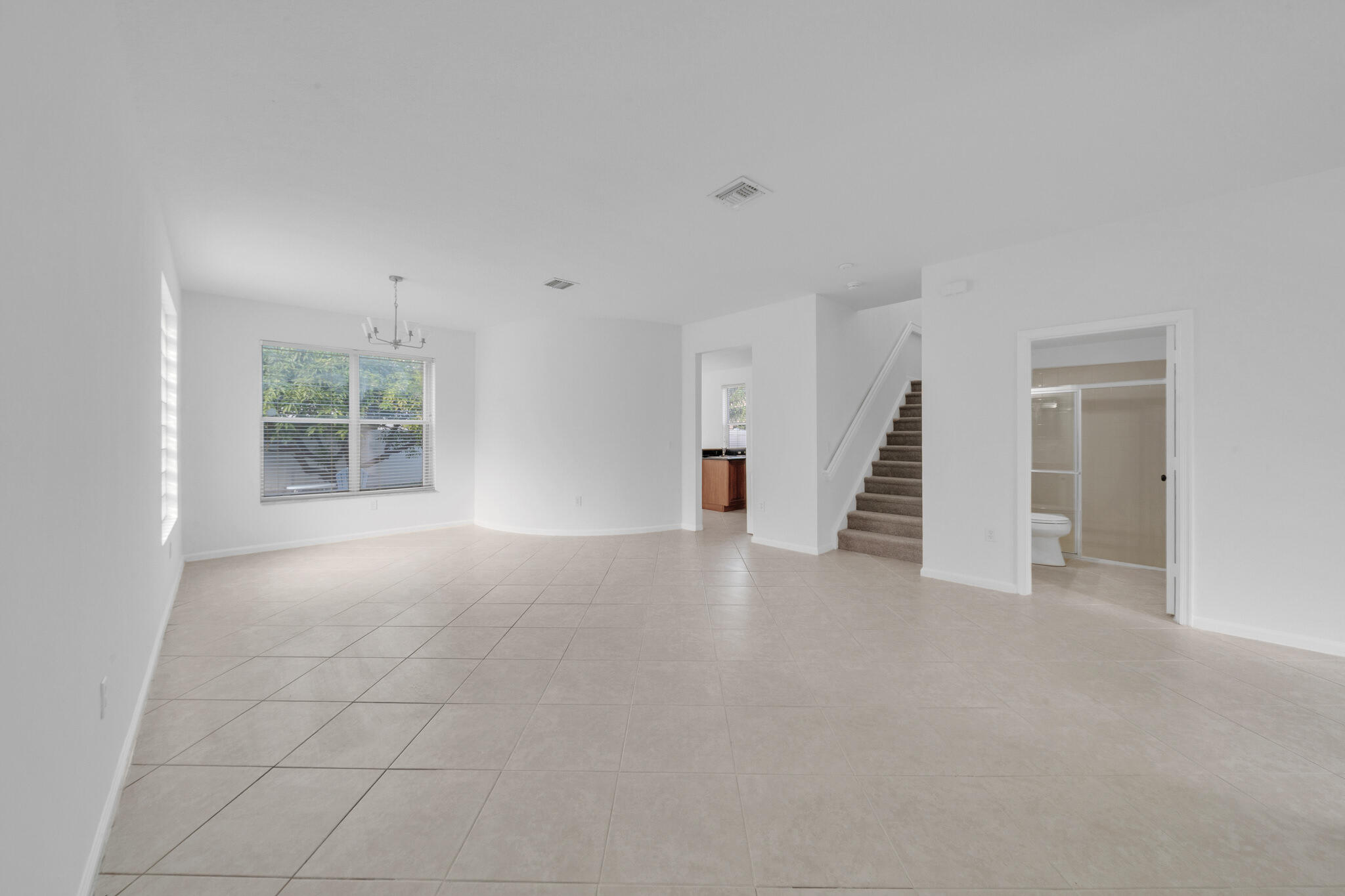 7 Living Area (2)