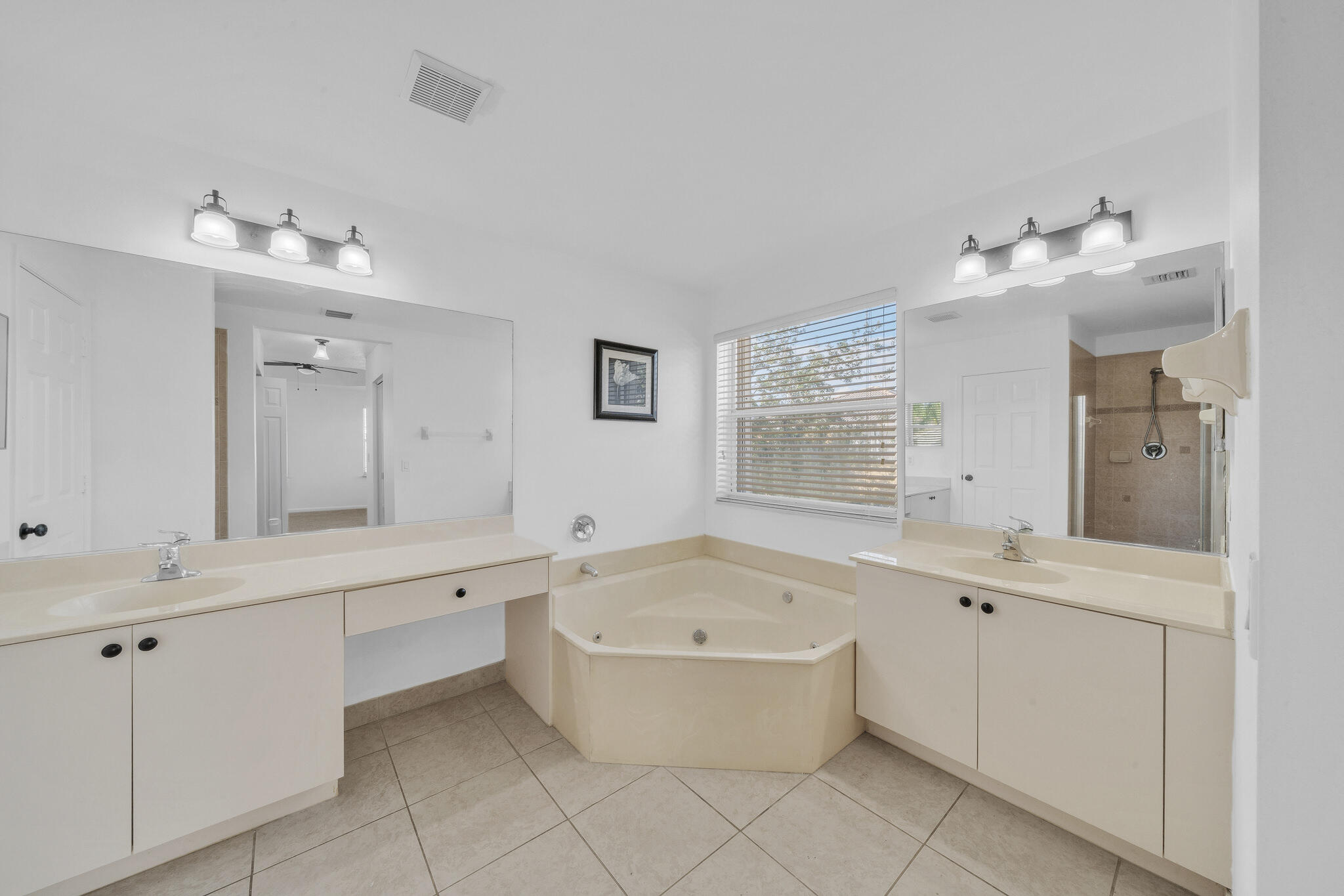 14 Primary Bedroom Suite (5)