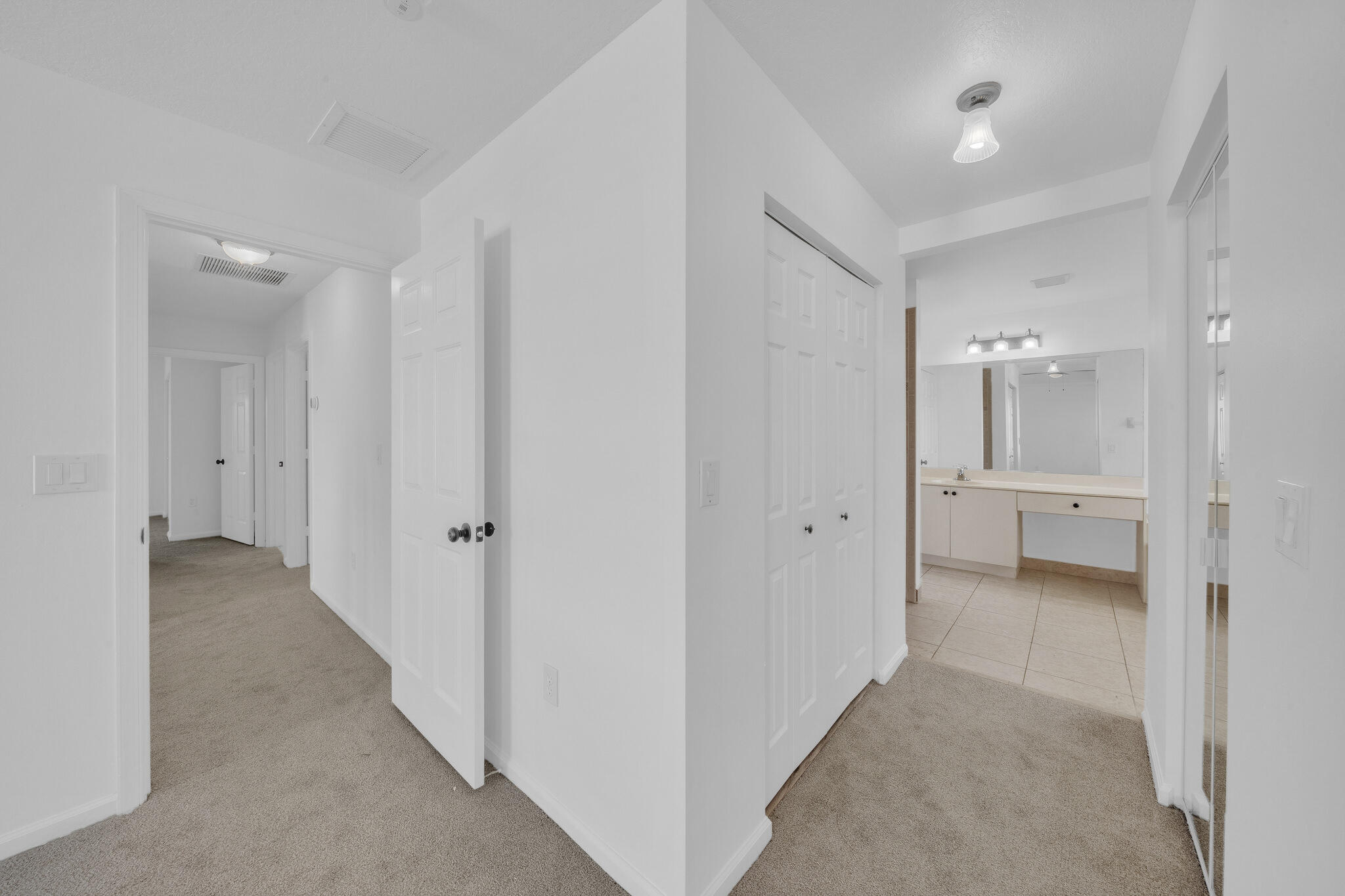 14 Primary Bedroom Suite (3)