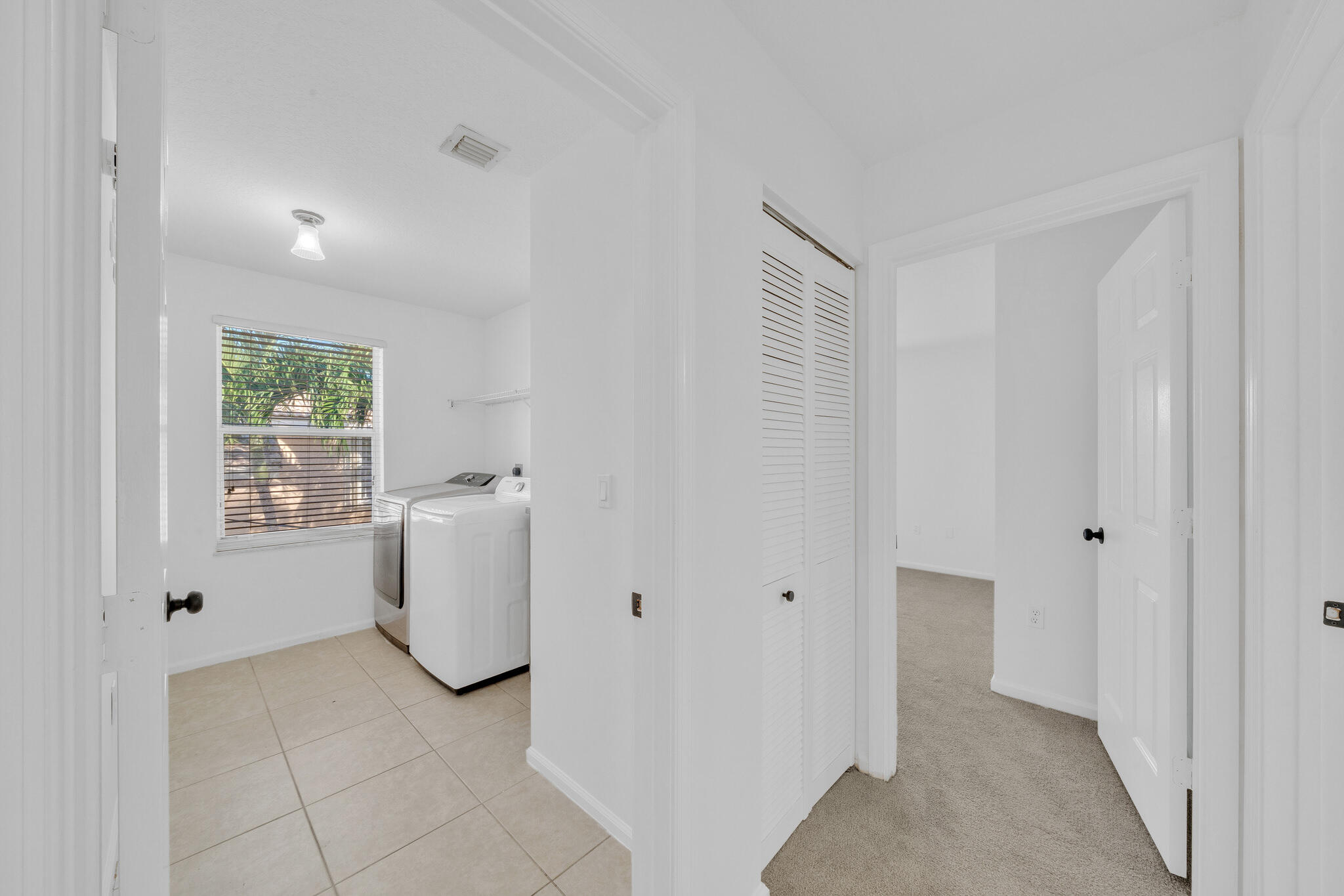 15 Foyer (2)