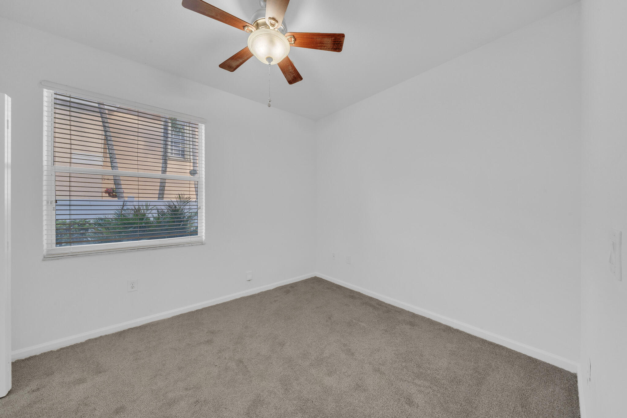 4 Guest Bedroom A (2)