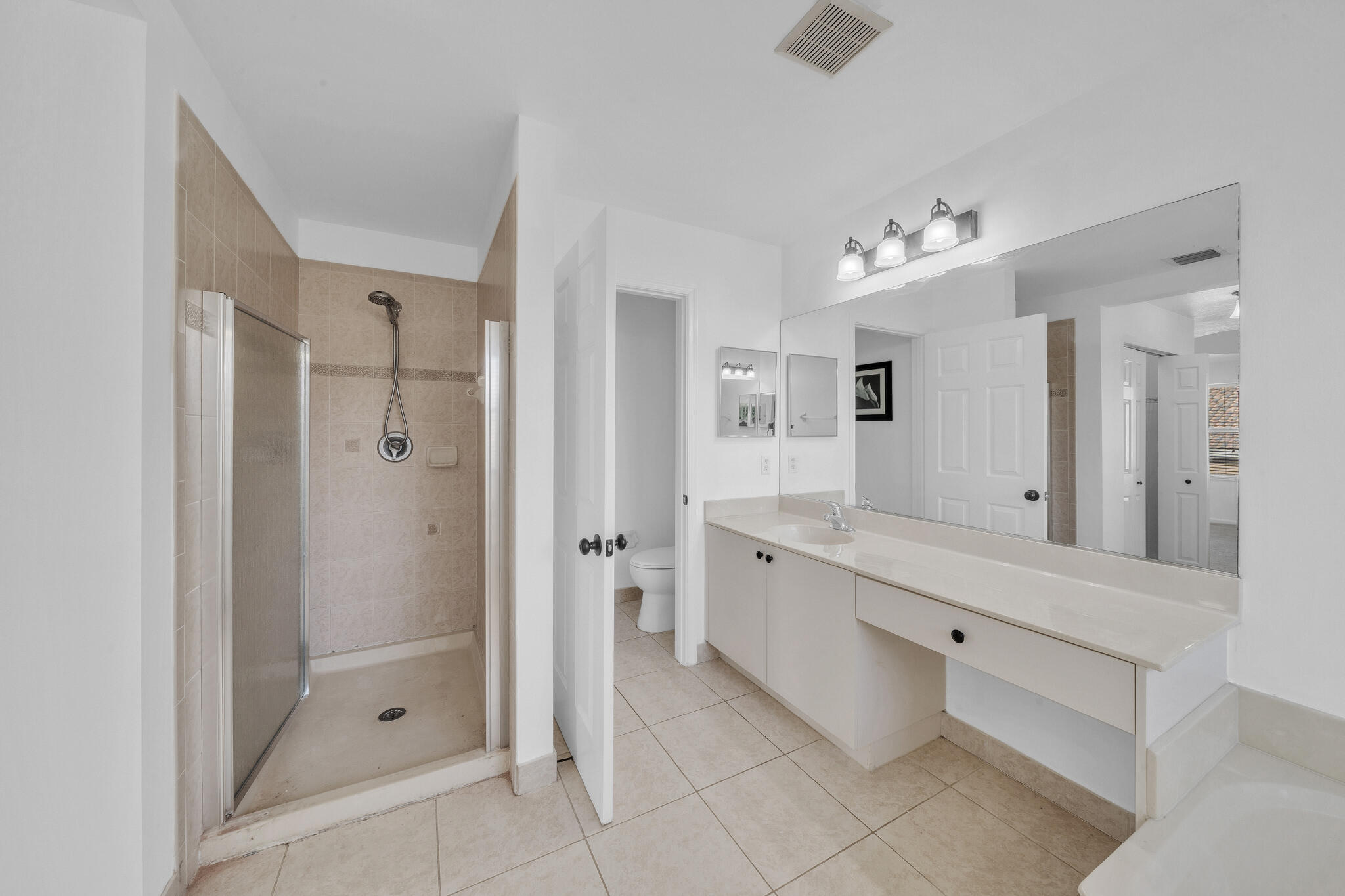 14 Primary Bedroom Suite (7)