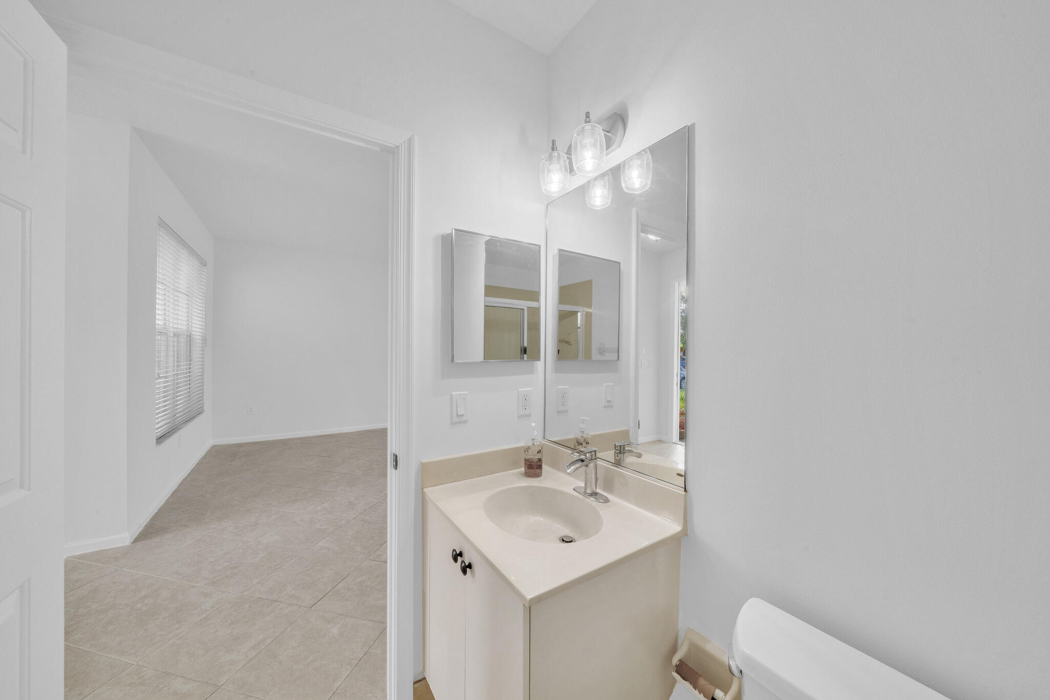 6 Guest Bathroom (2)