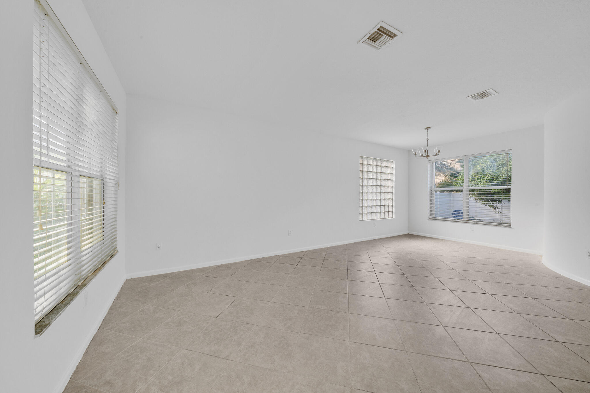 7 Living Area (1)