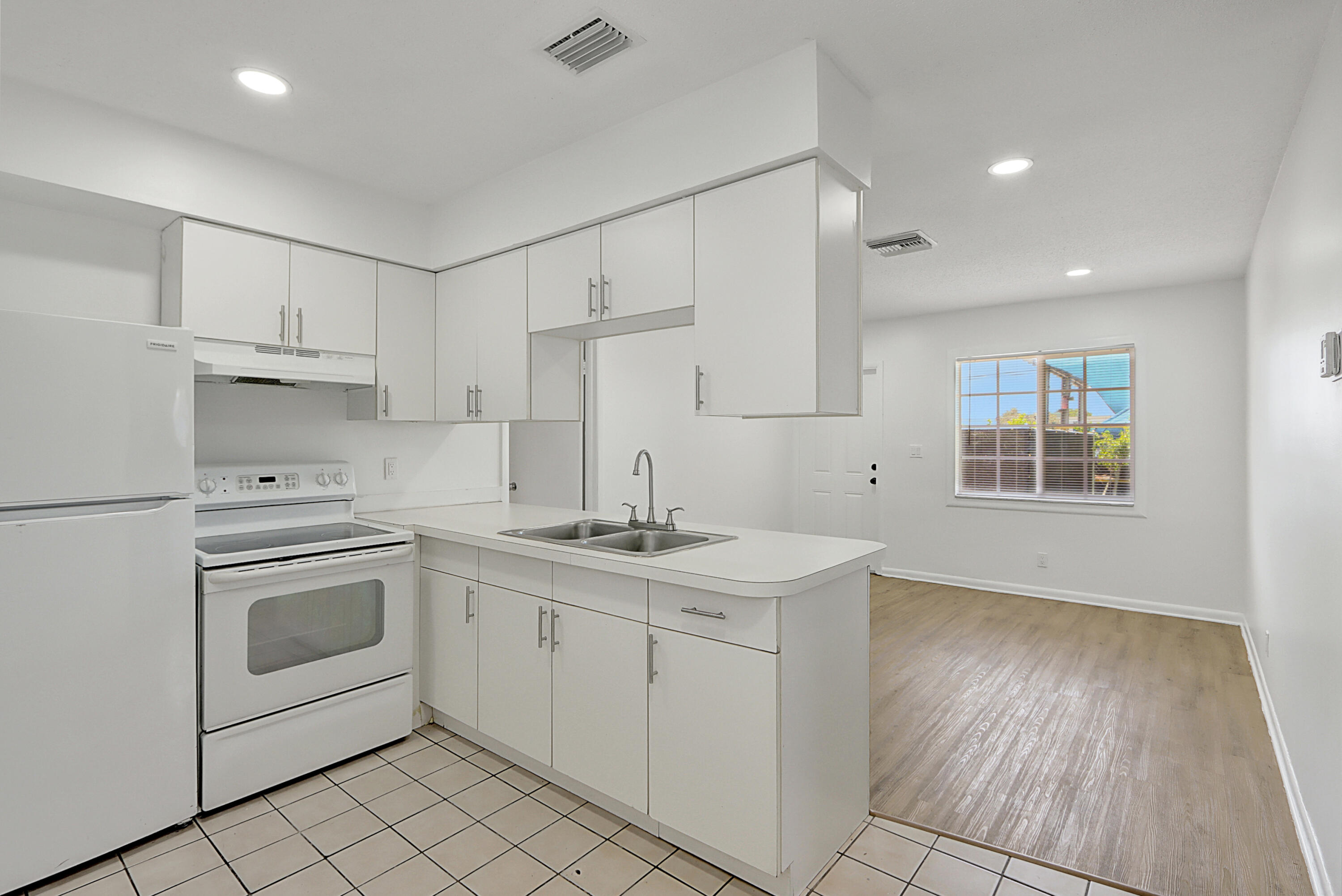 Tile and laminate floors