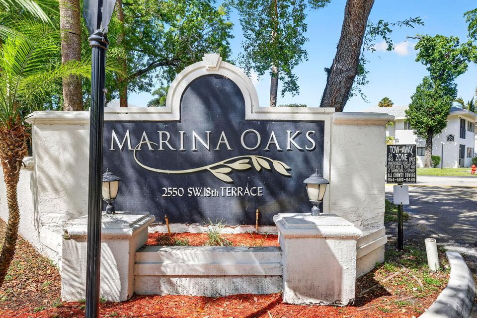 Marina Oaks Entrance 1