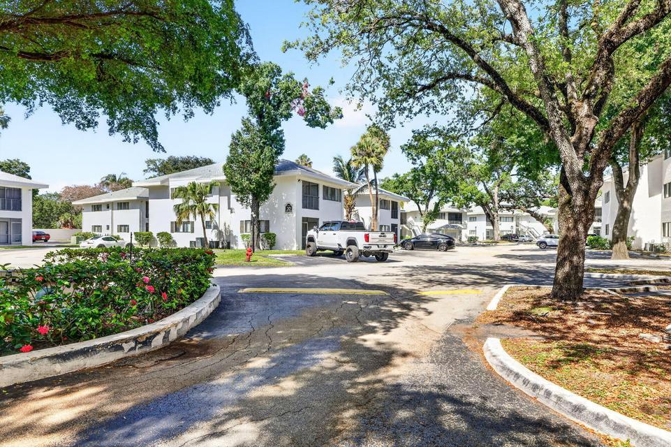 Marina Oaks Entrance