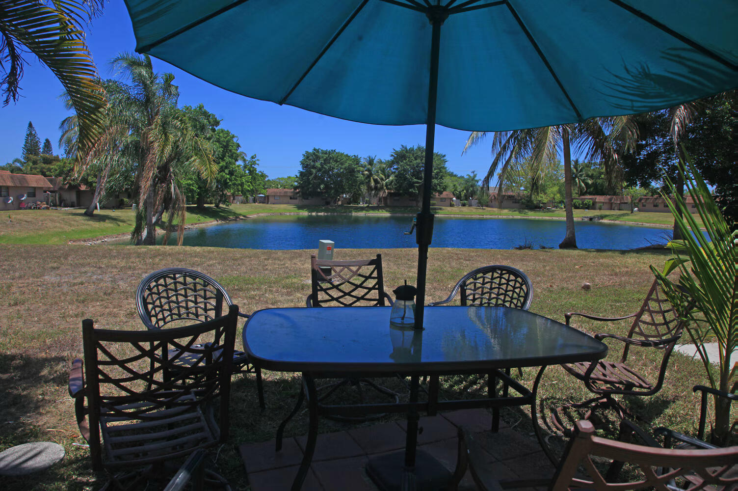 lakeside-villas-sunrise-fl-lakefront-vil