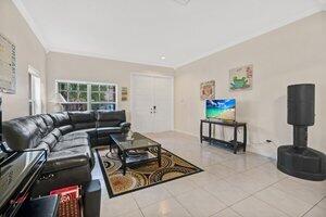 8b5b4d21-edb1-4859-8637-e341a78bdcf7_thu