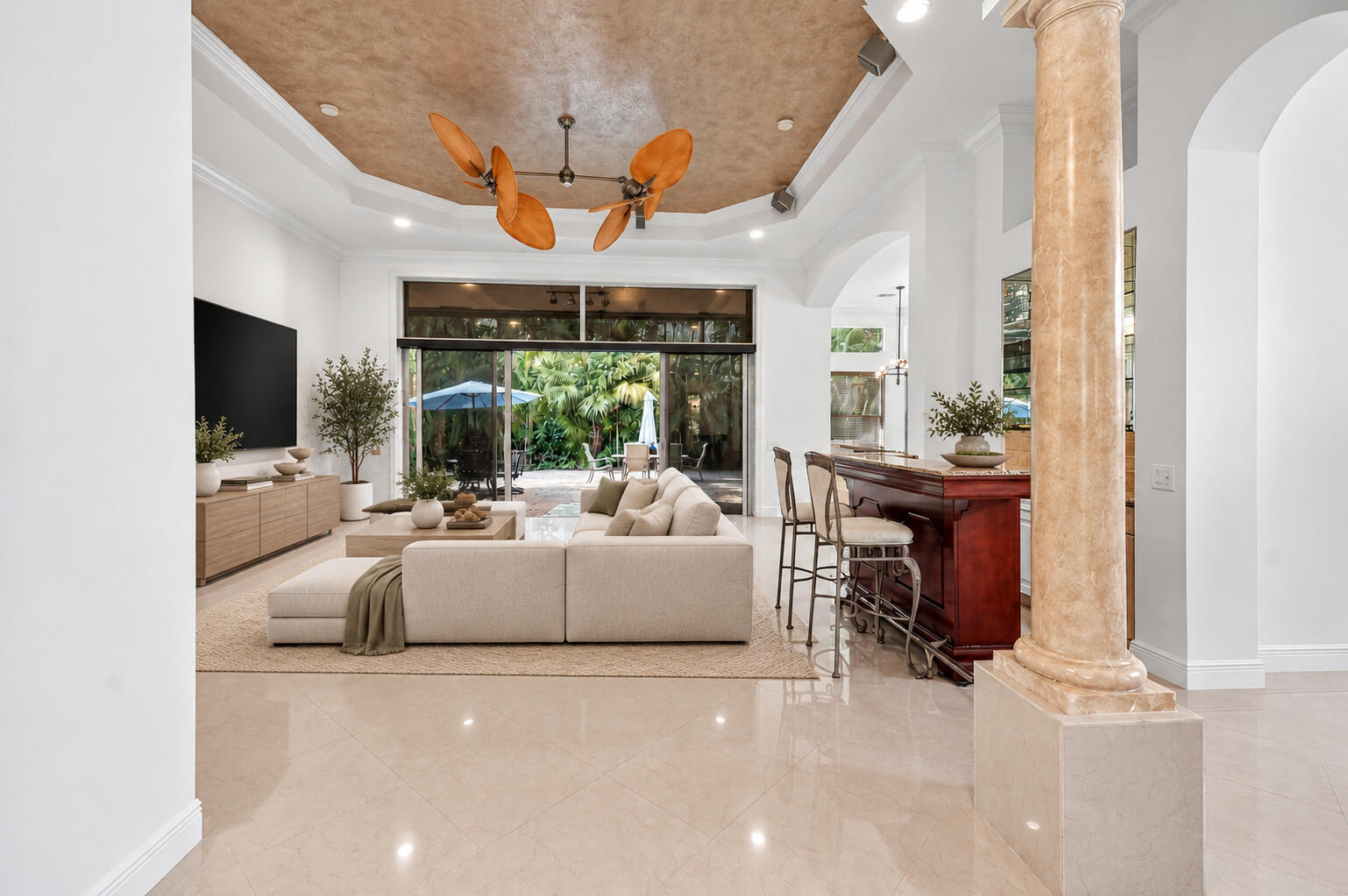 6940 Living Area