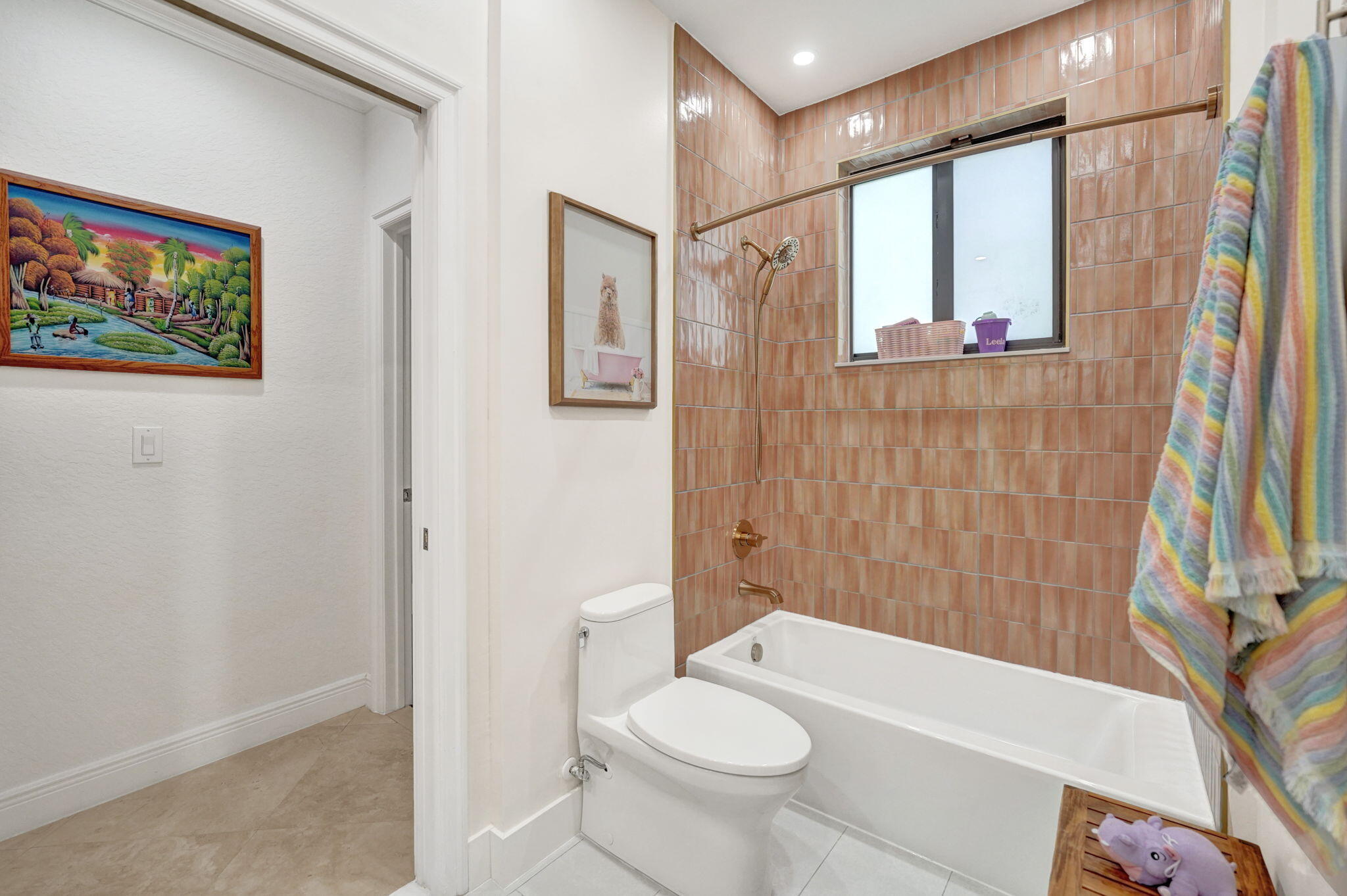 Brand NEW jack-n-jill bathroom with tub/shower combo