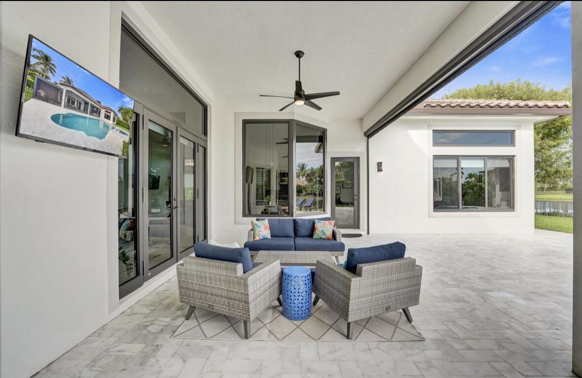 Covered patio, this view shows the notarized screens up to show full view