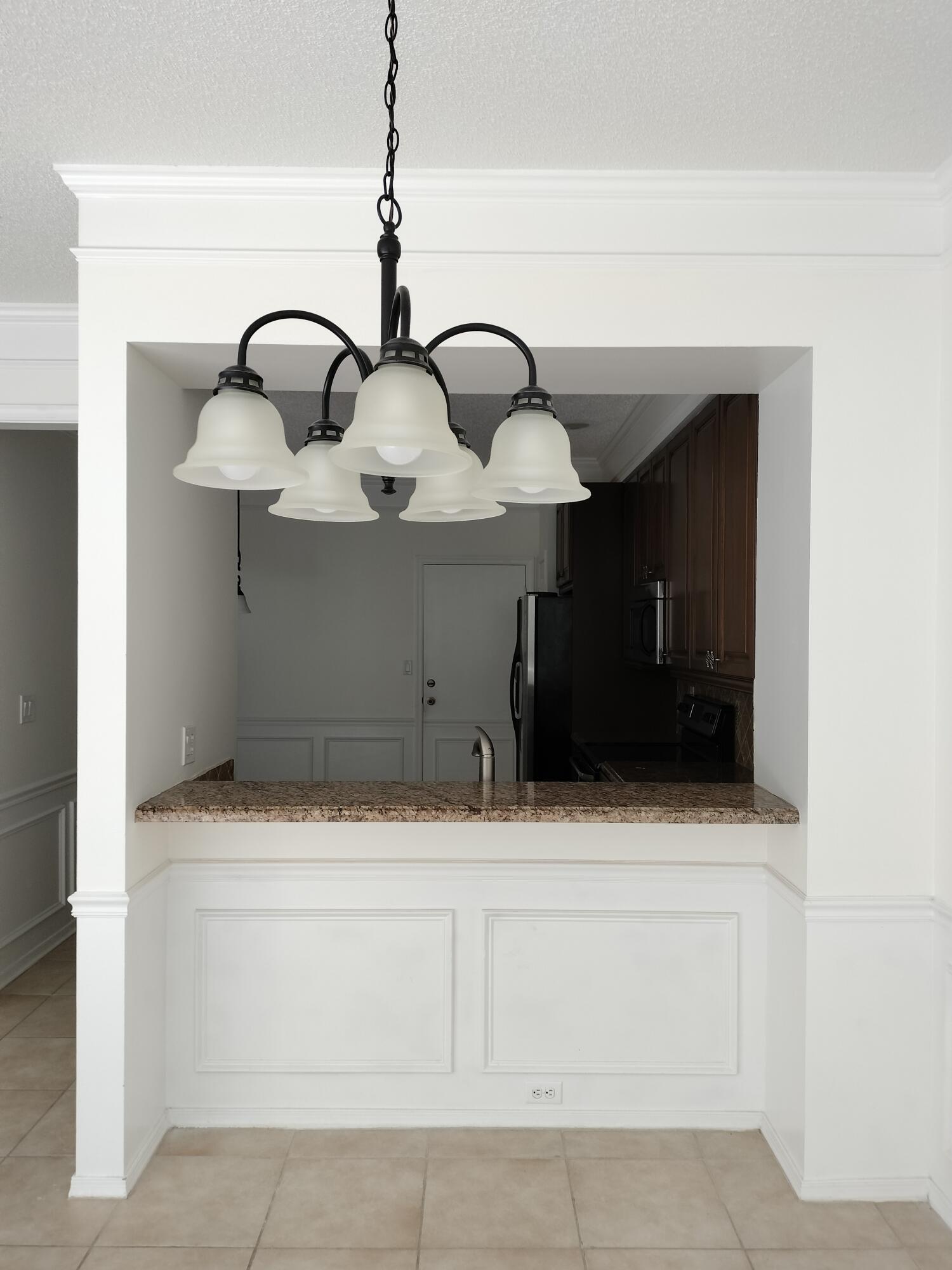 DINING AREA/PASS-THRU