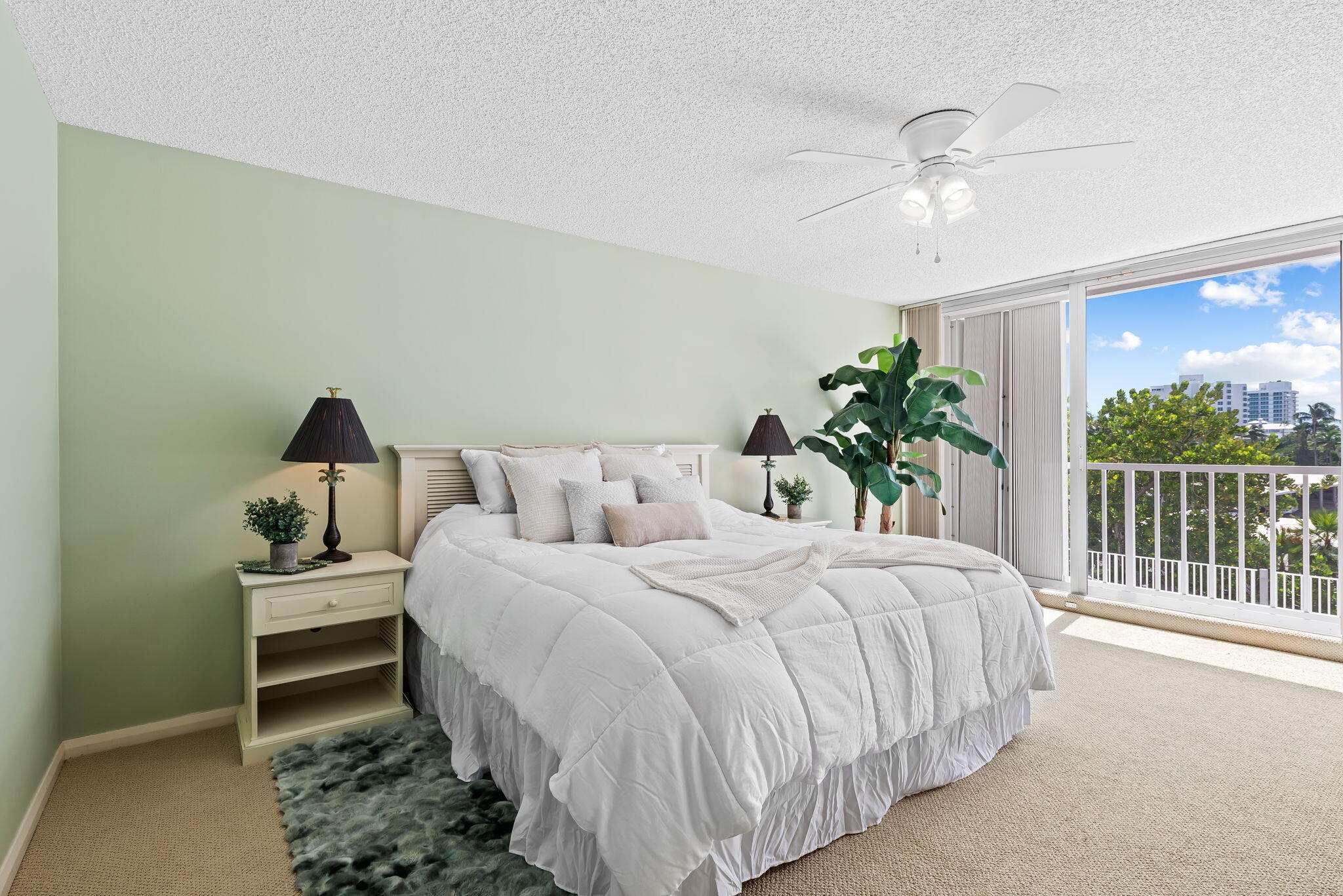 primary bedroom with balcony