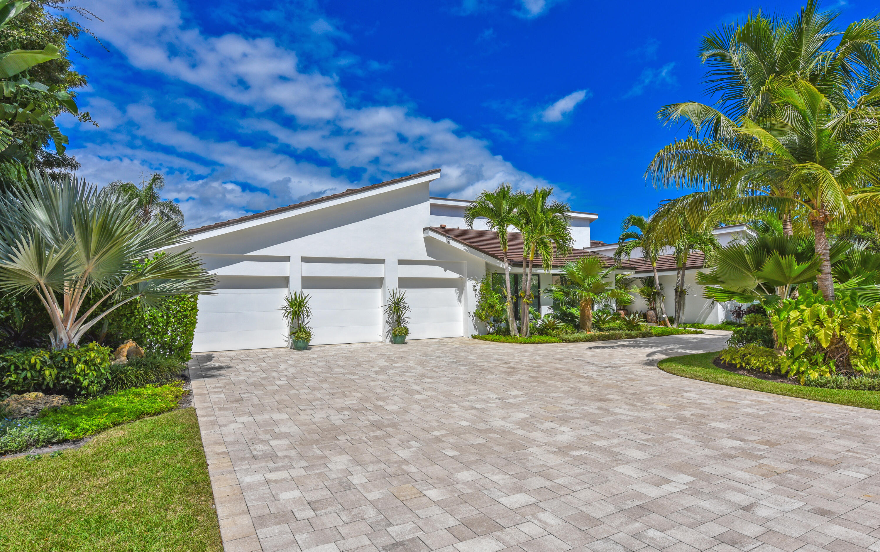 Large 3 car garage plus golf cart garage Large 3 car garage plus golf cart garage