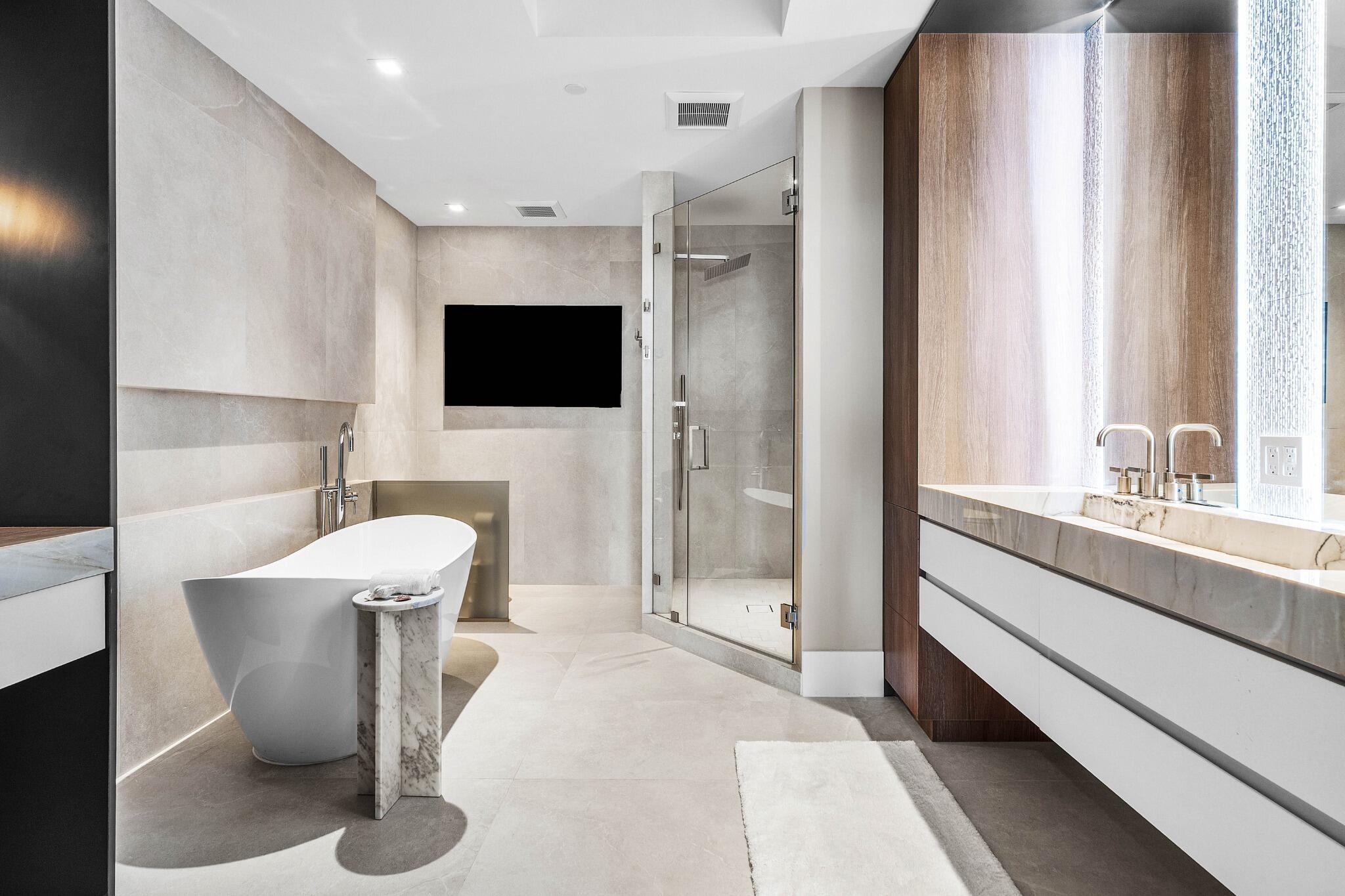 031 - Spa Like Primary Bathroom