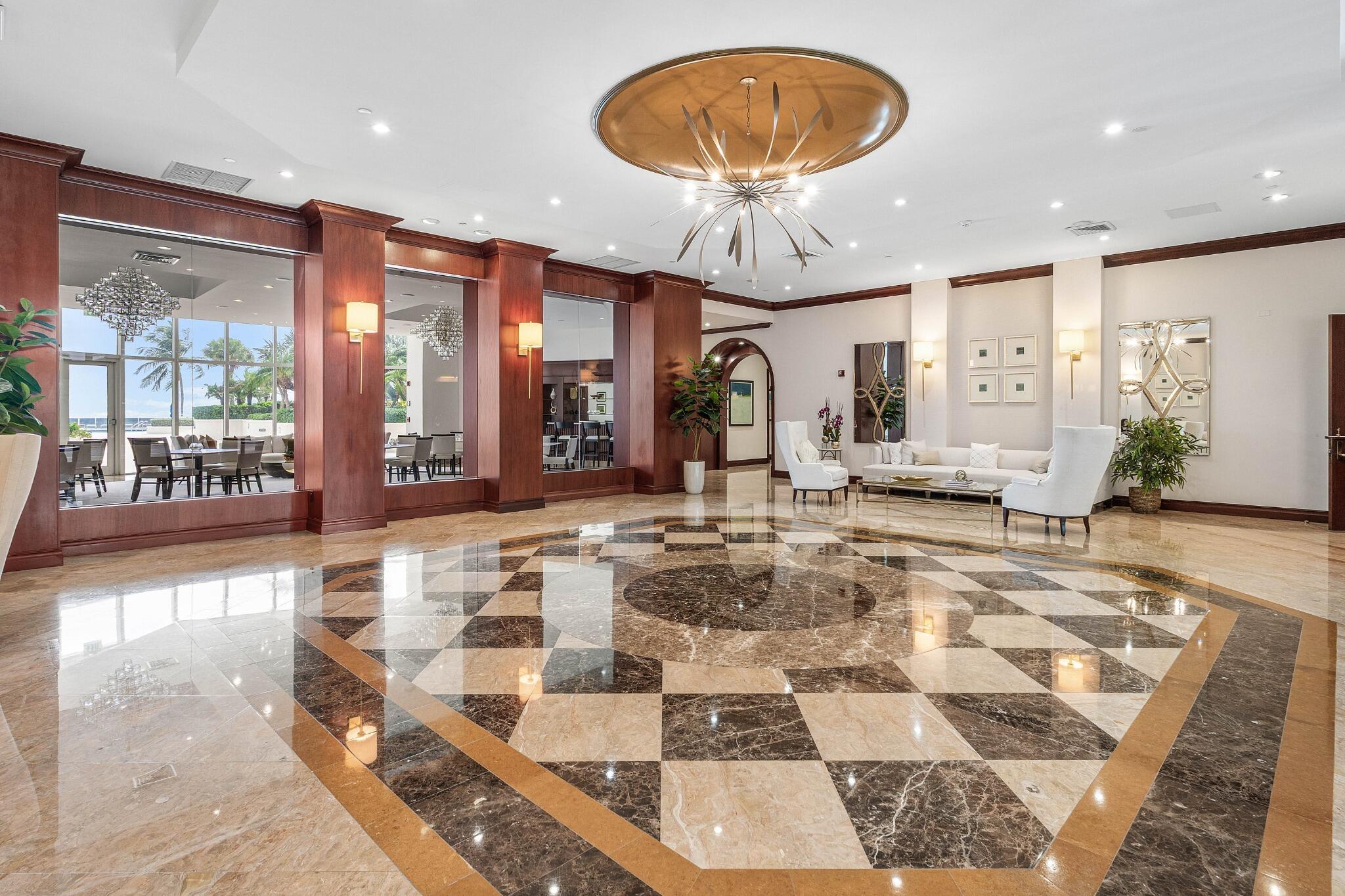 048 - Lobby