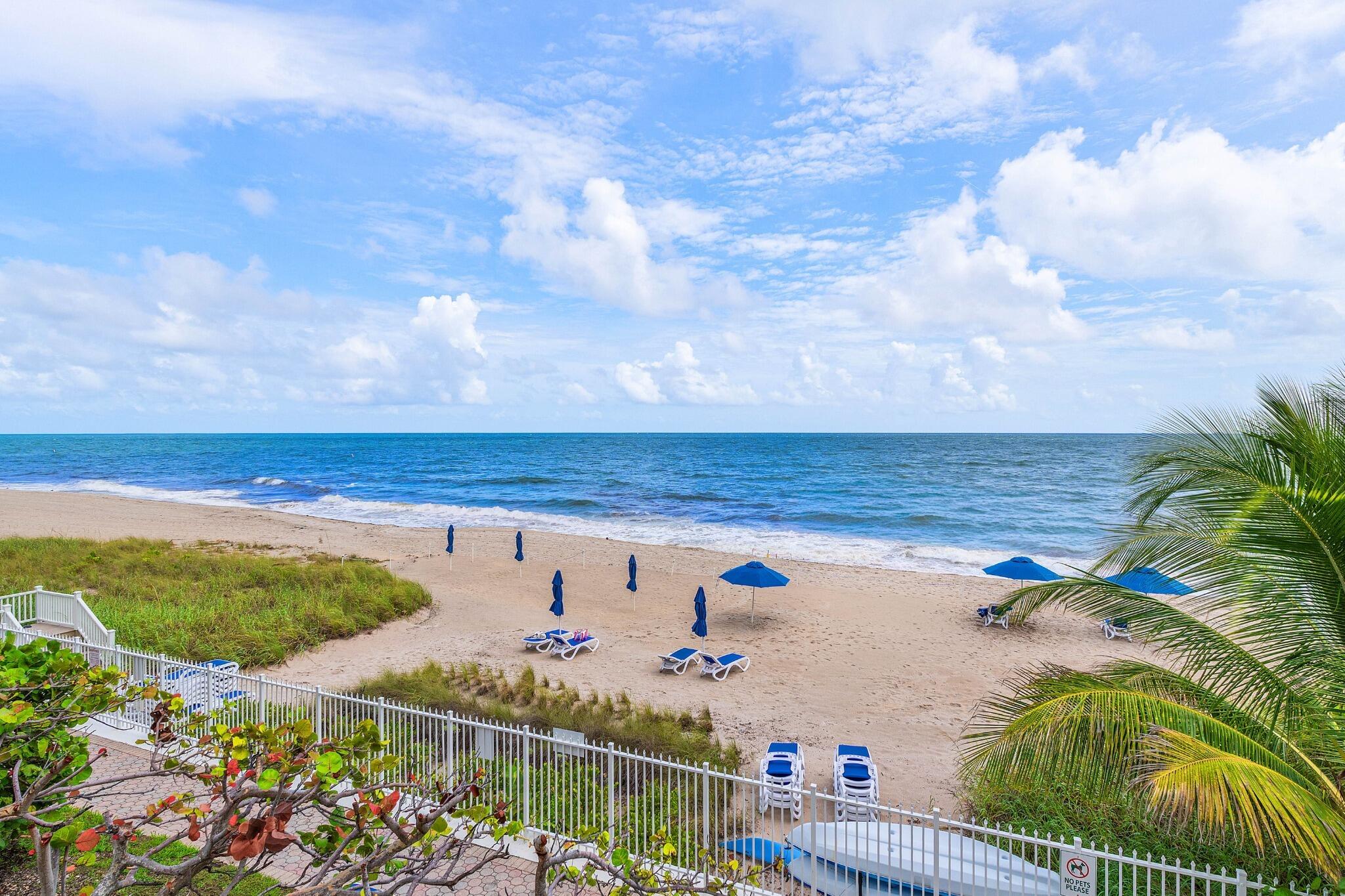 060 - Beach with chairs & umbrellas