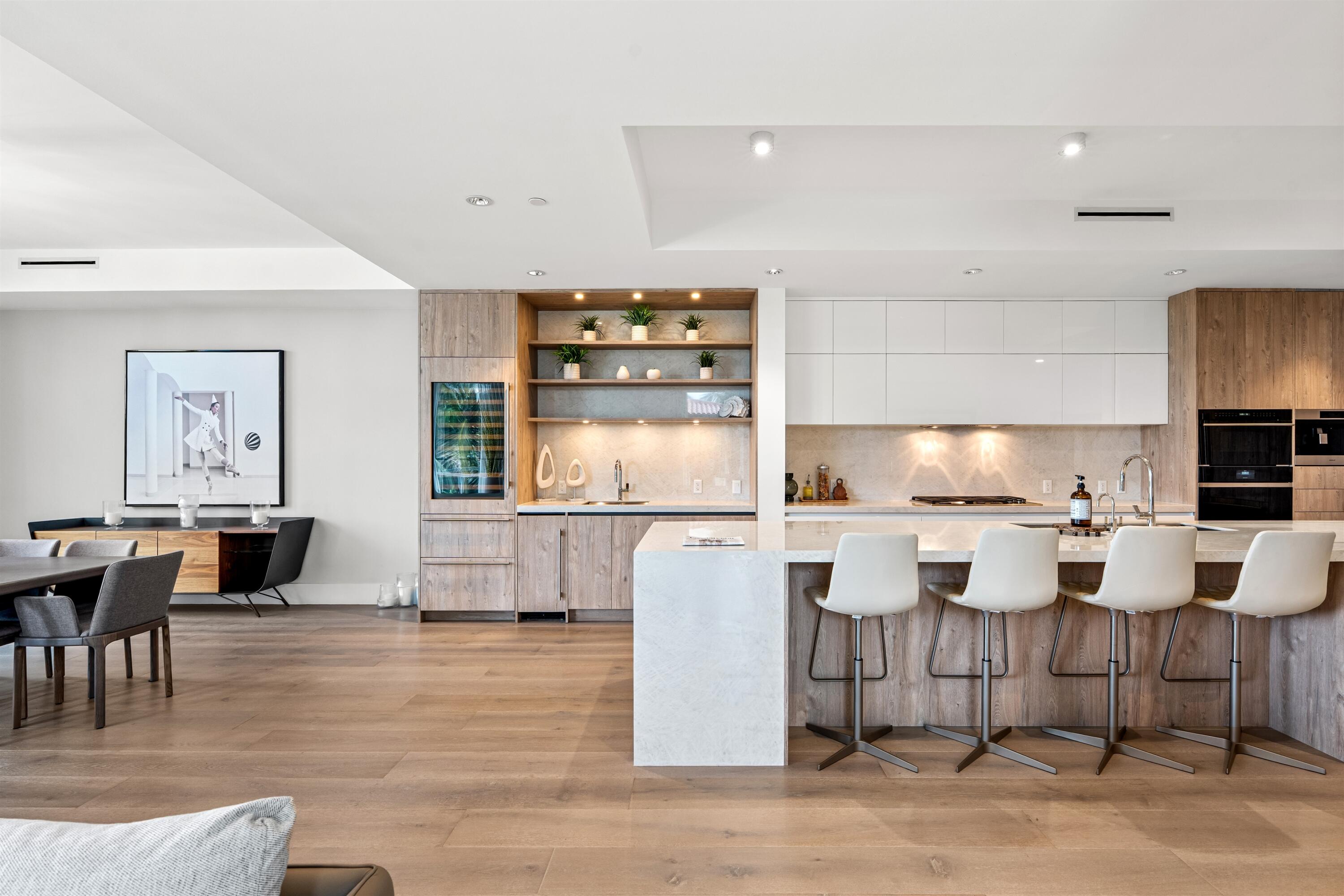 KITCHING_DINING_STRAIGHT