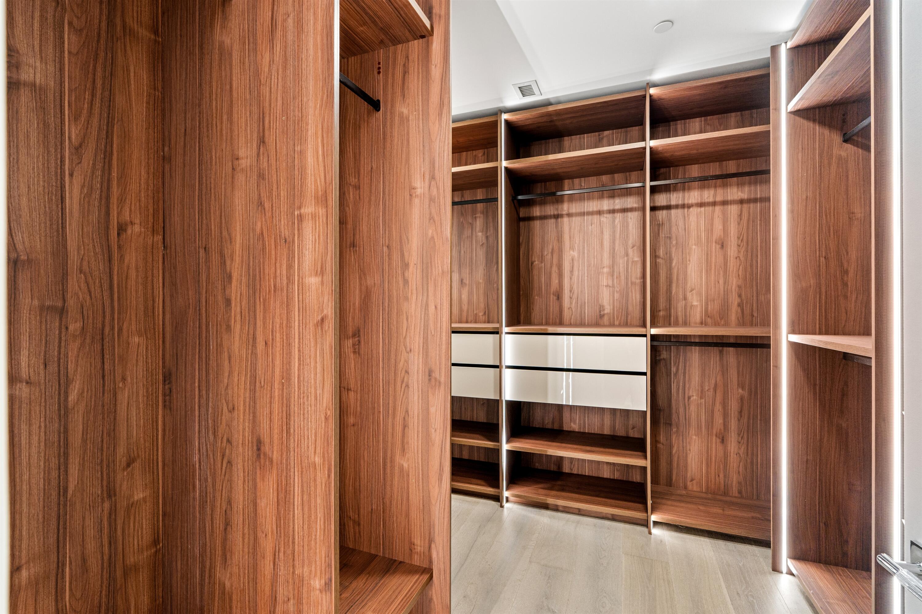 CLOSET_ANGLE