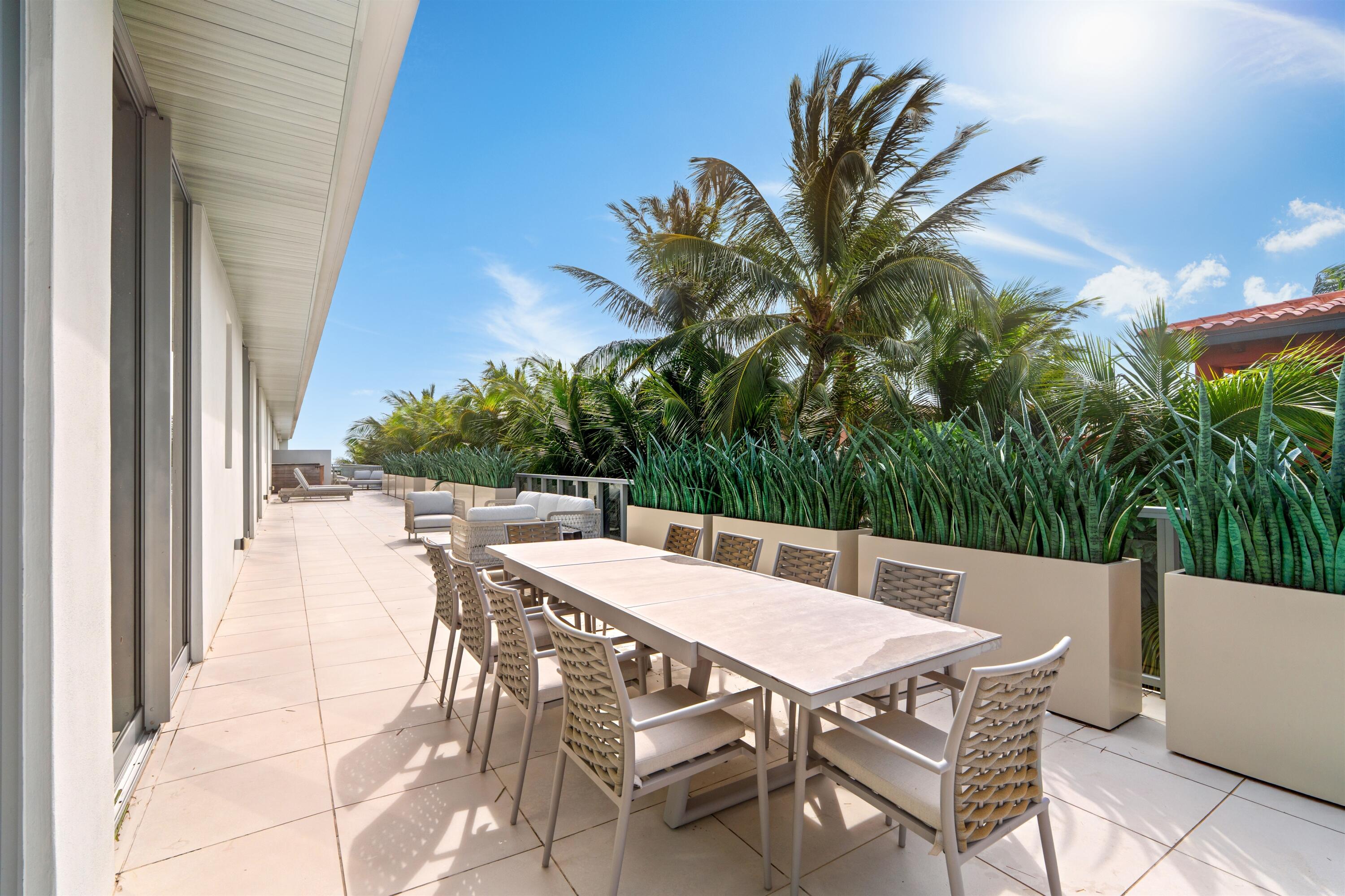 PATIO_DINING_ANGLE