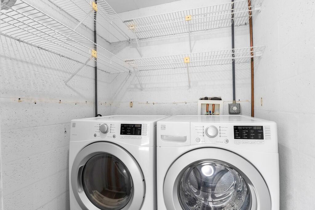 washer/dryer in the unit!