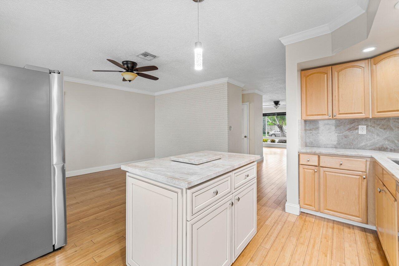 712 NE 23rd 13
