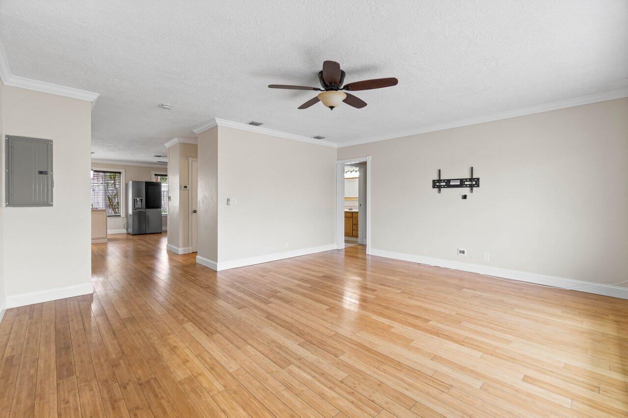 712 NE 23rd 9