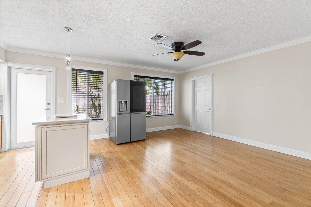 712 NE 23rd 14