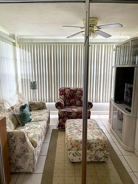 Enclosed Florida room under air